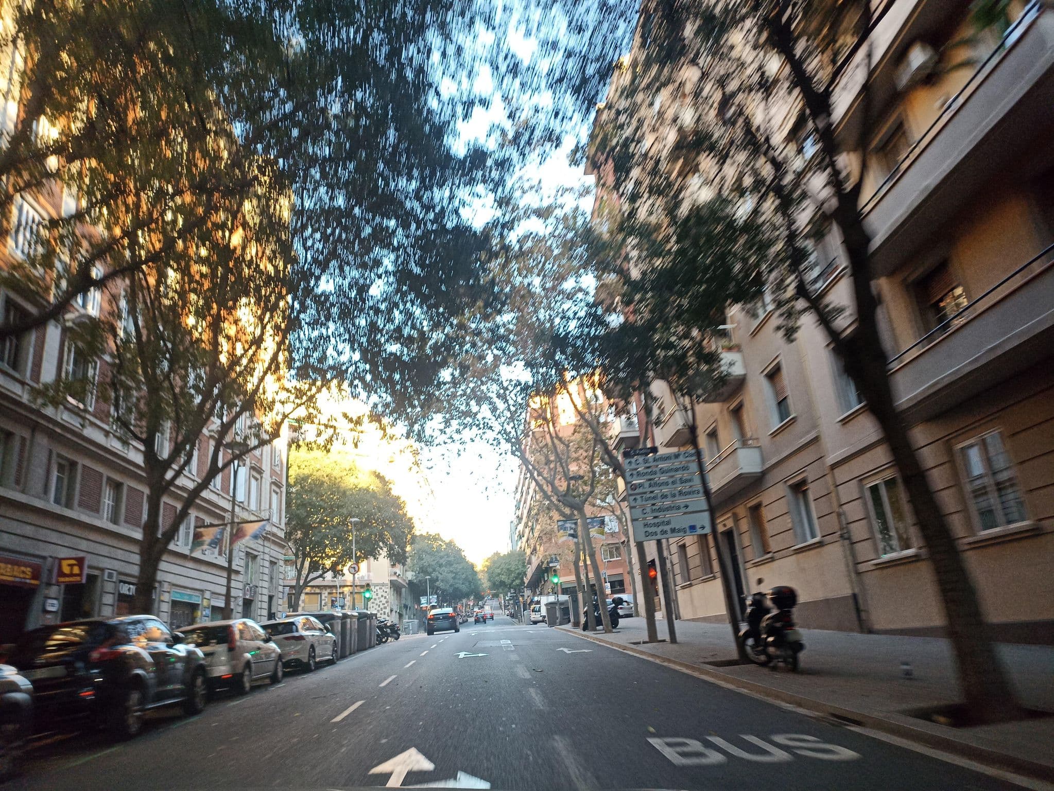 Street view near Clandestino bdsm, Sagrada Família — © toniserra (CC BY-SA · Mapillary)
