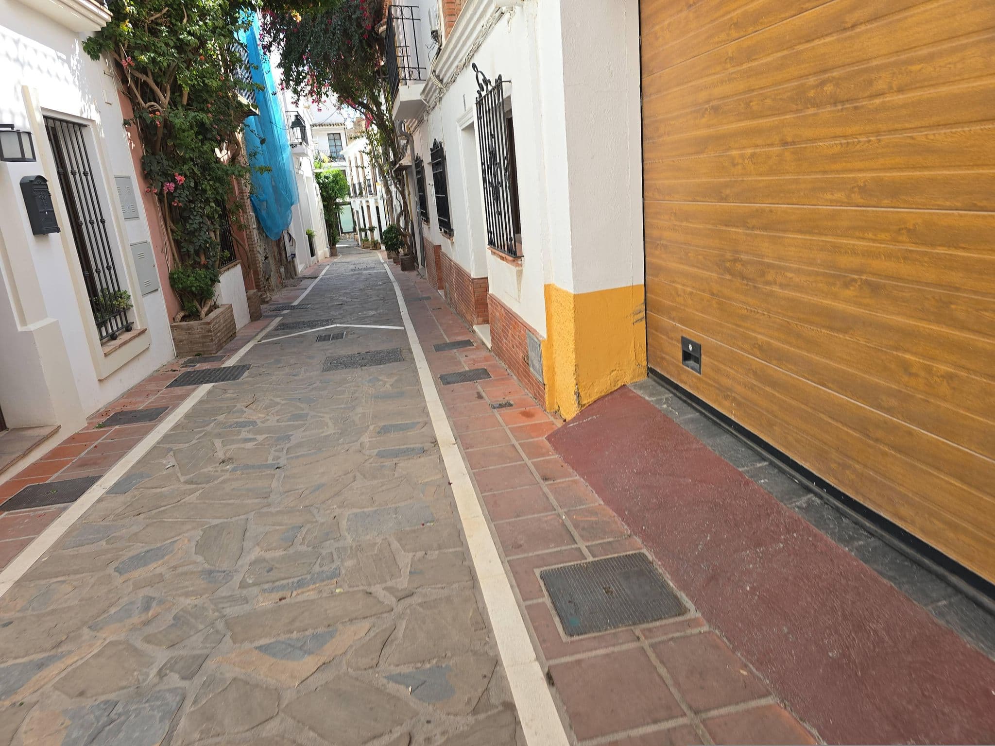 Street view near Pensión Aduar Marbella, Marbella — © filipc (CC BY-SA · Mapillary)