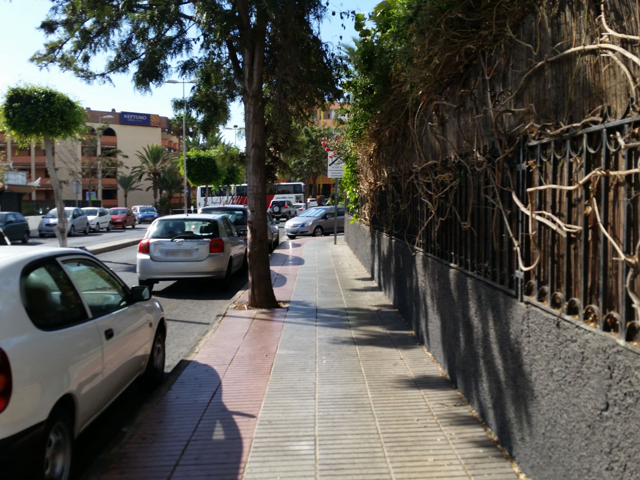 Street view near Sanom Beach Resort, Playa del Ingles