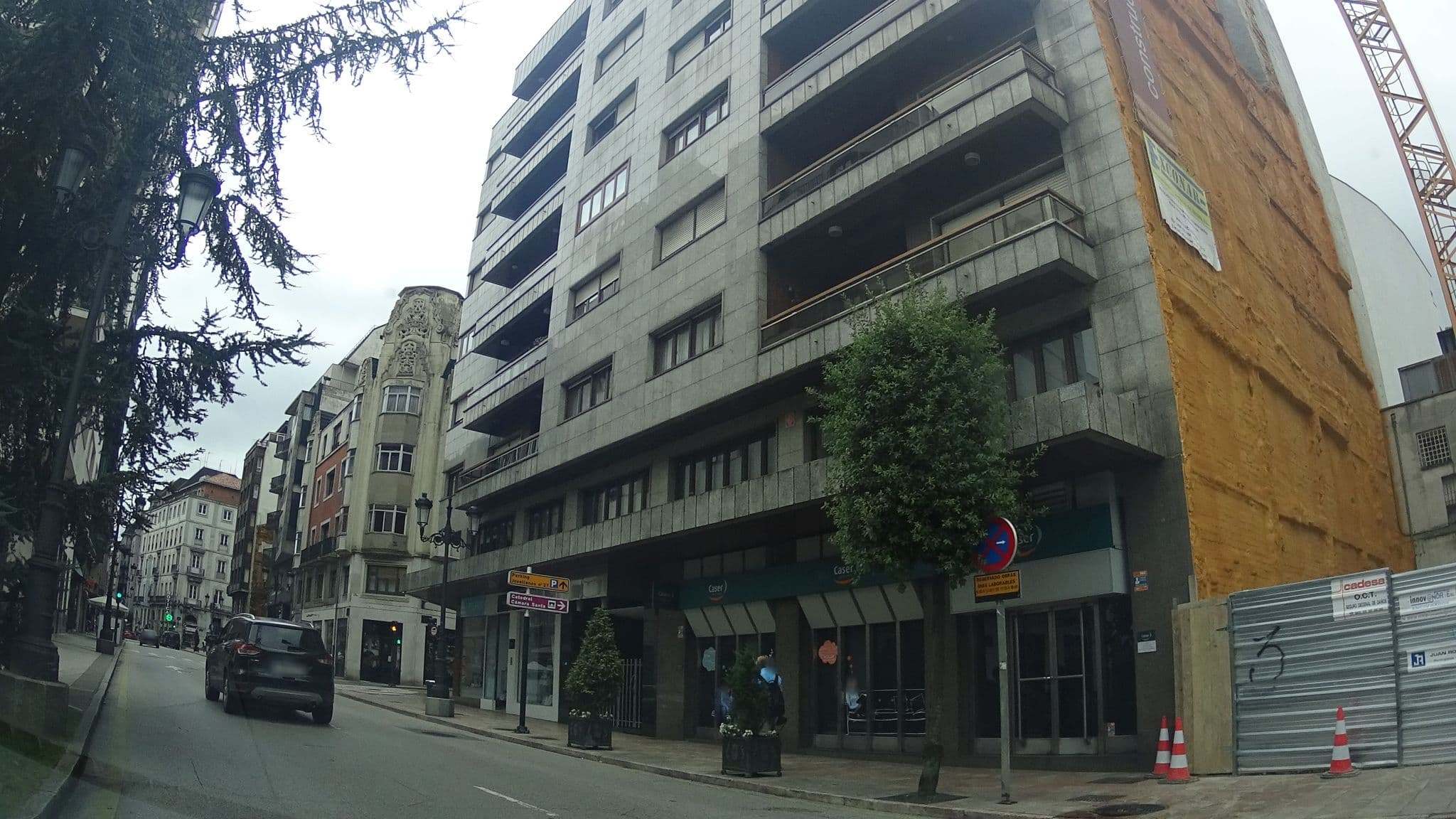 Street view near Hotel Campoamor, Oviedo — © robertogeb (CC BY-SA · Mapillary)