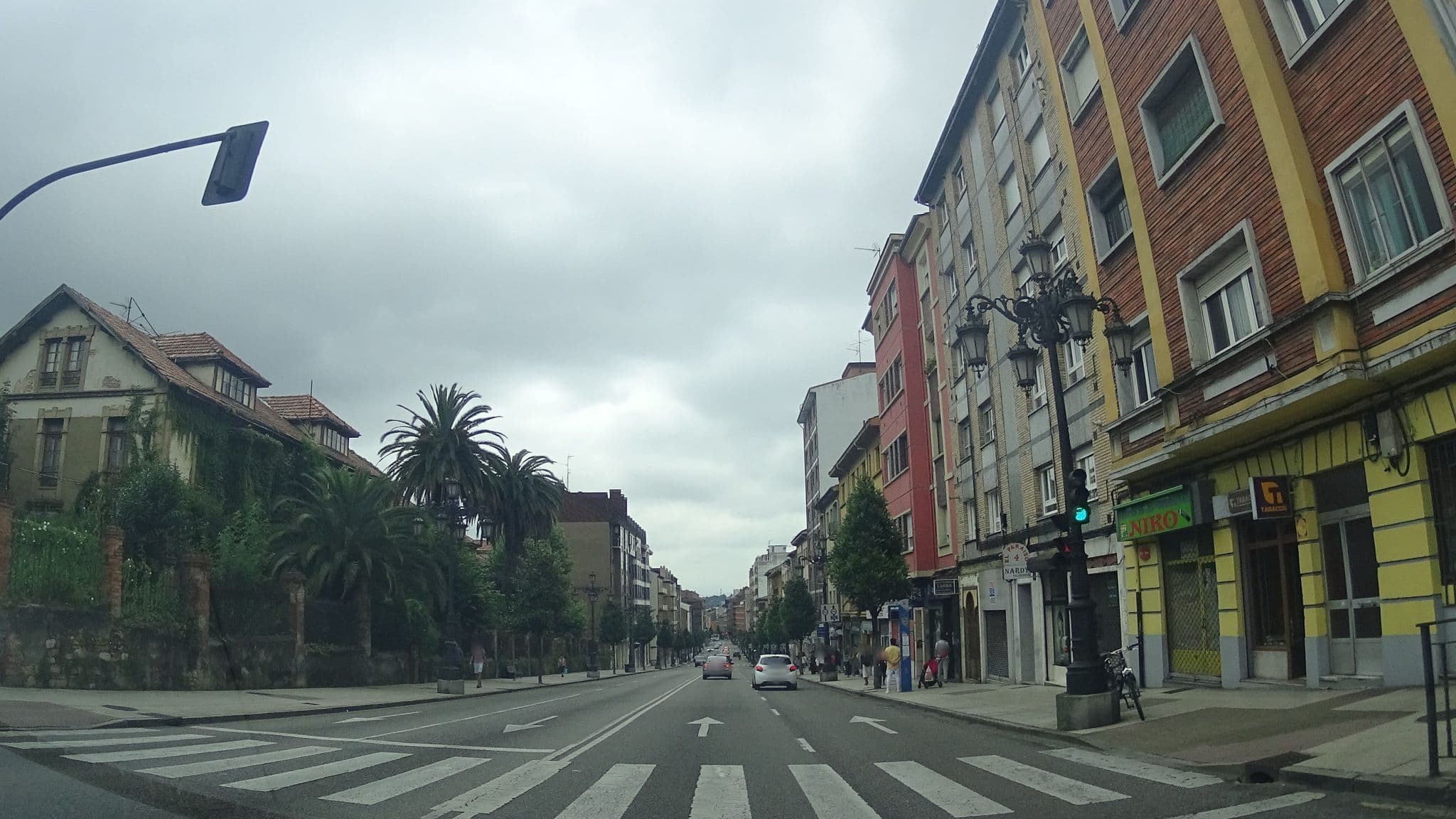 Street view near Pensión MYD La Vega, Oviedo — © robertogeb (CC BY-SA · Mapillary)
