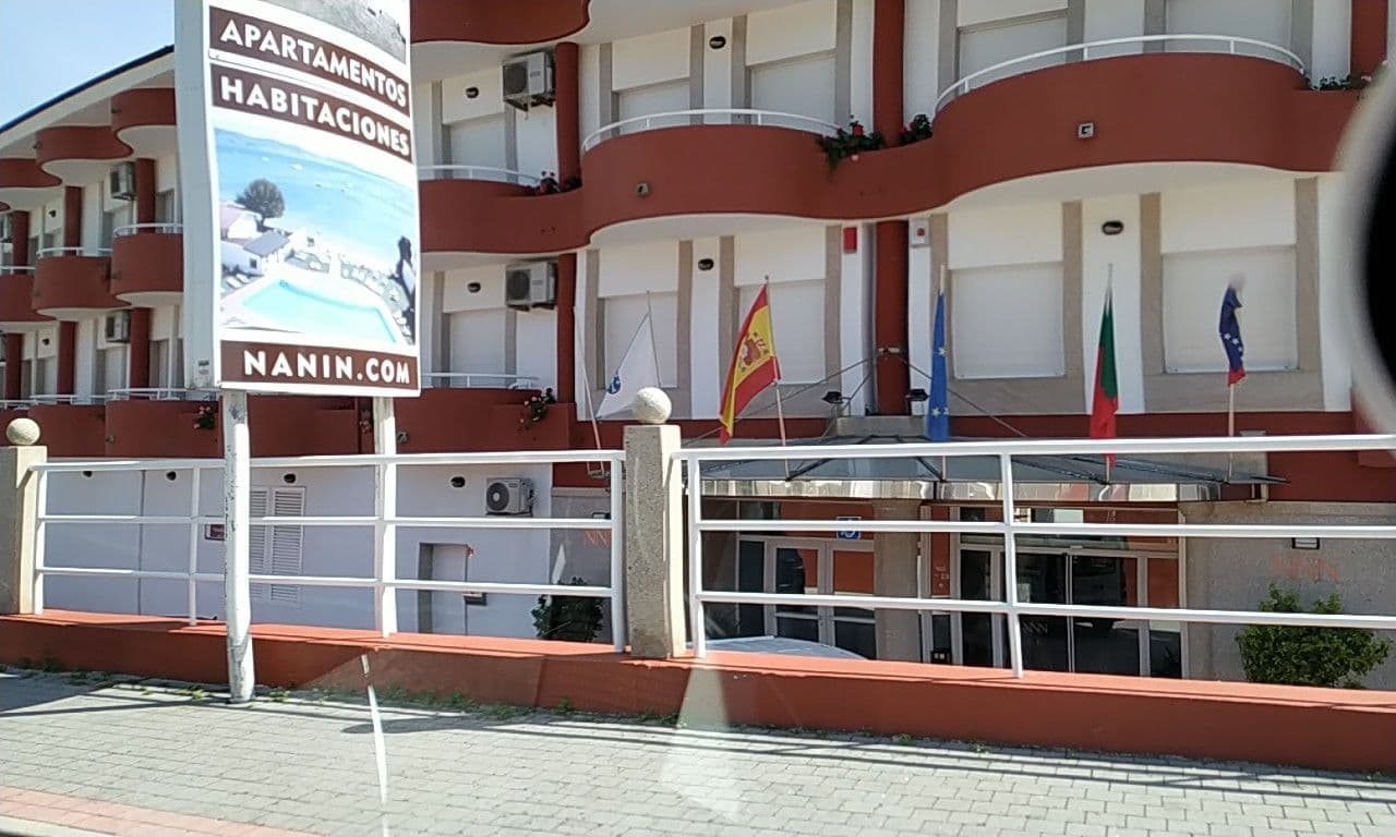 Street view near Hotel Apartamentos Spa Nanín Playa en Sanxenxo, Sanxenxo — © sanjorgepinho (CC BY-SA · Mapillary)