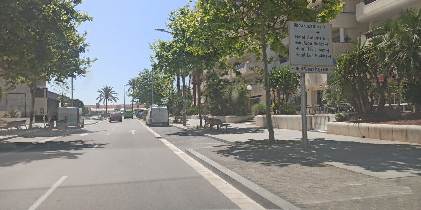 Street view near MiM Sitges member of Meliá Collection, Sitges — © yopaseopor (CC BY-SA · Mapillary)