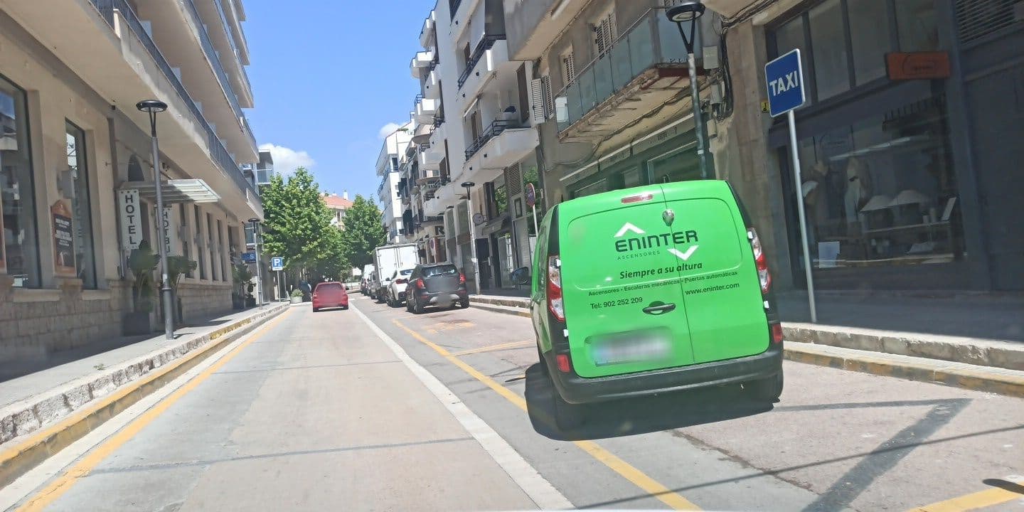 Street view near Beach Sitges, Sitges — © yopaseopor (CC BY-SA · Mapillary)