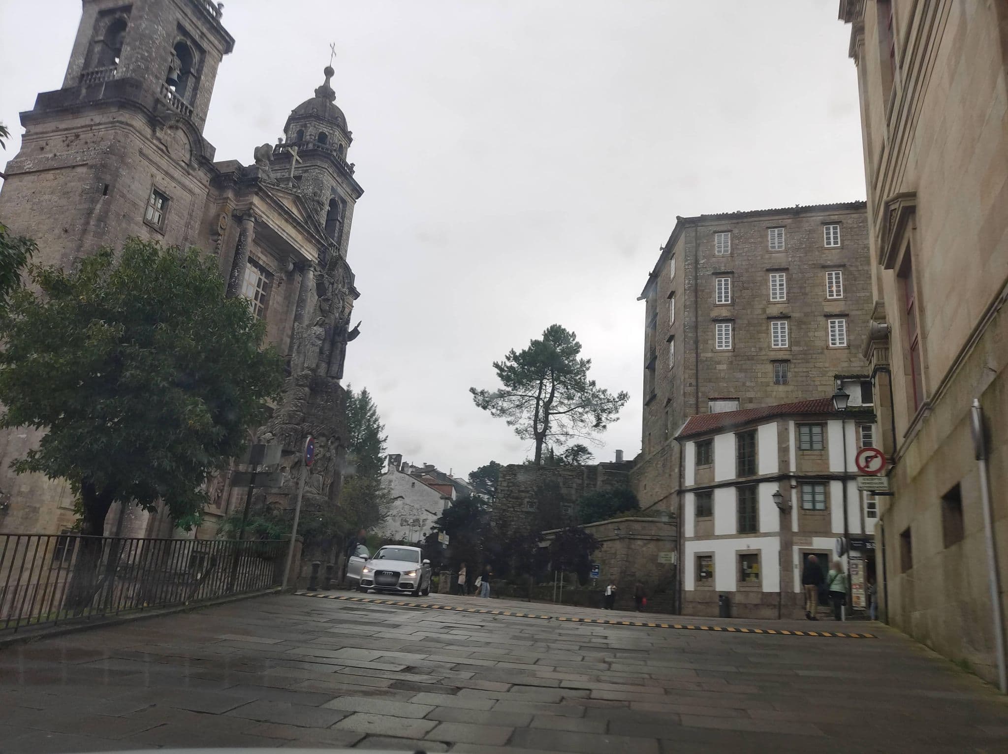 Street view near Hotel Monumento San Francisco, Santiago de Compostela