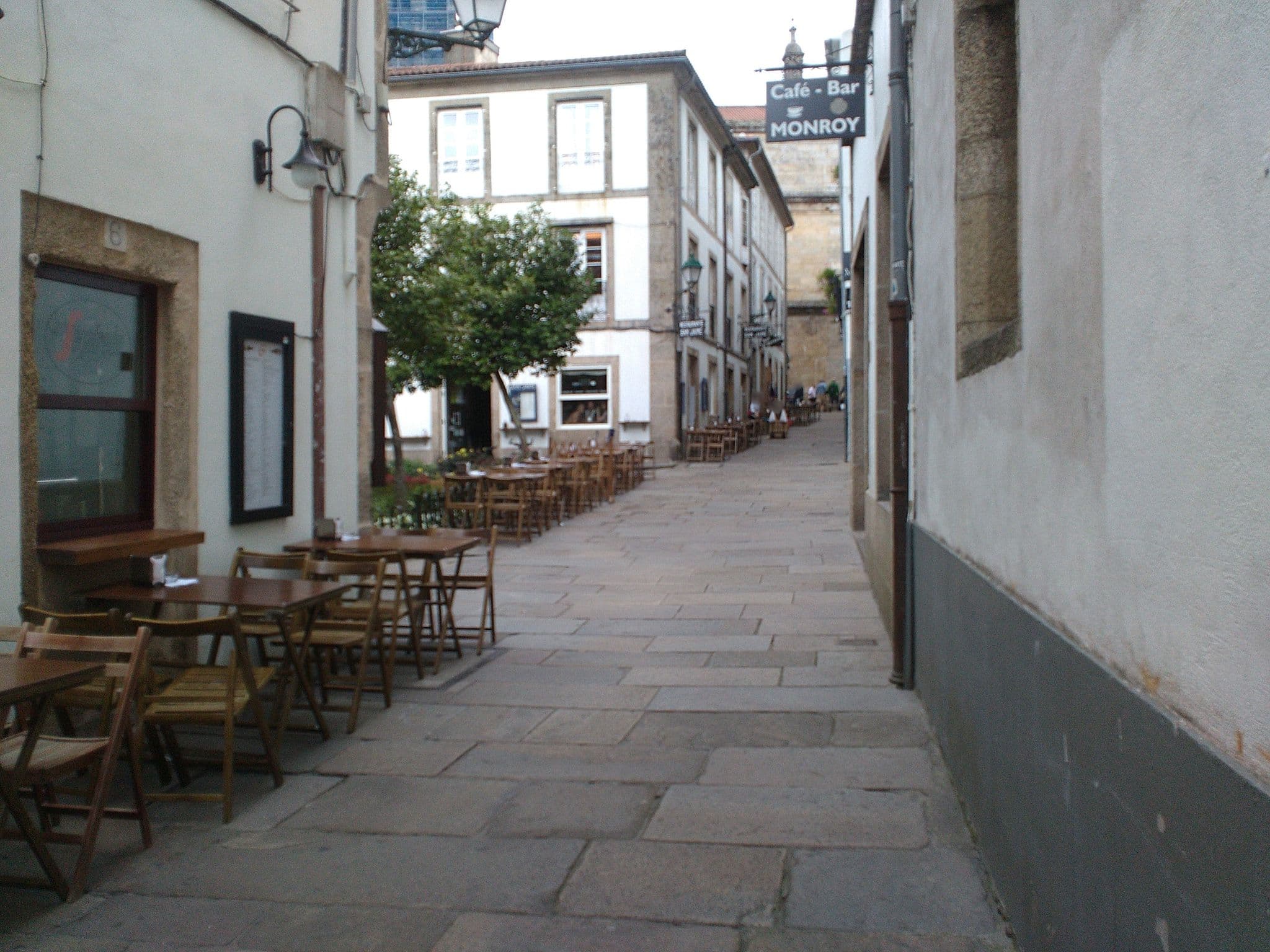 Street view near Hospedaje Ramos, Santiago de Compostela