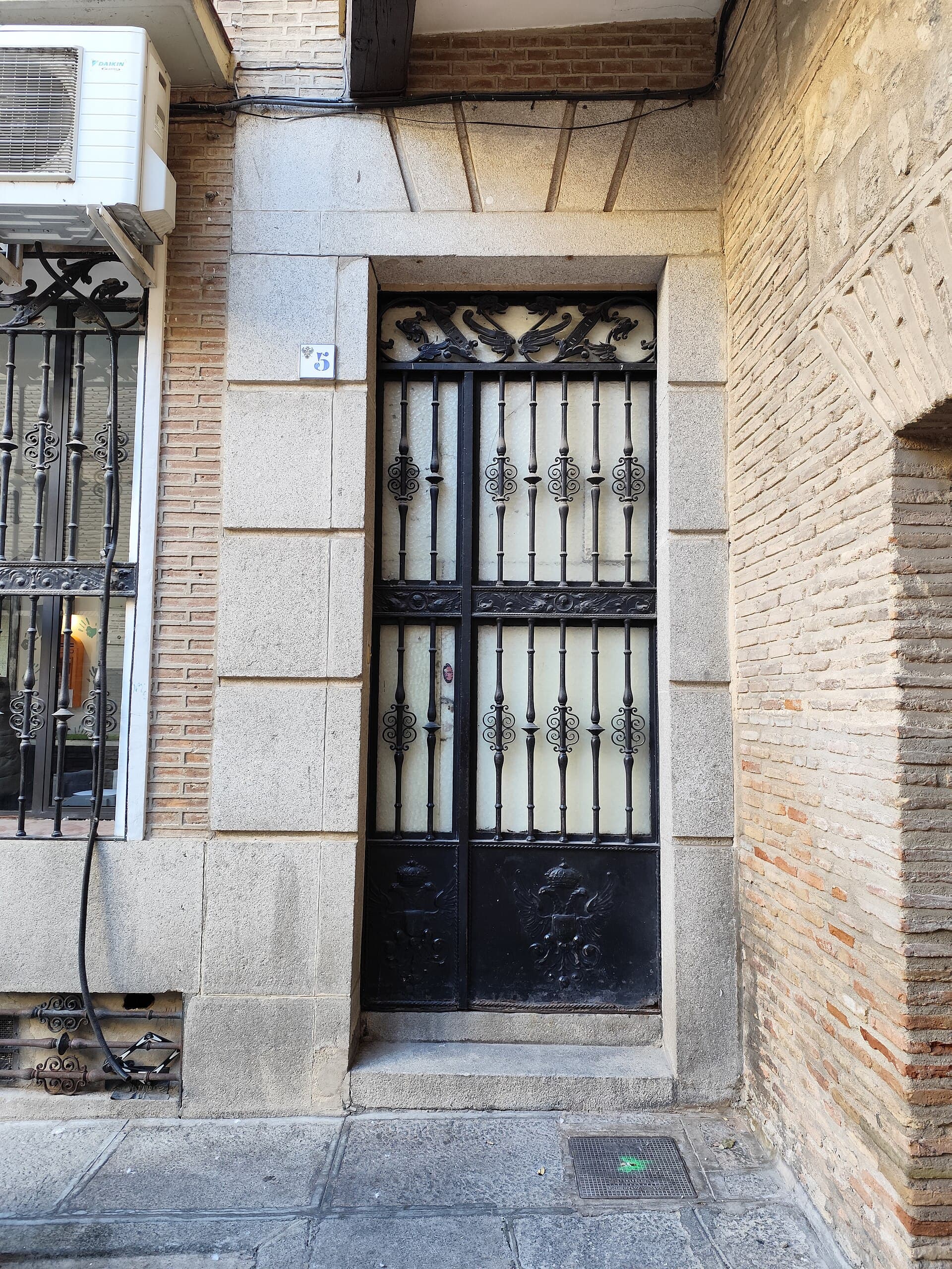 Oasis Backpackers Hostel Toledo (via Wikimedia Commons, CC BY-SA 4.0)