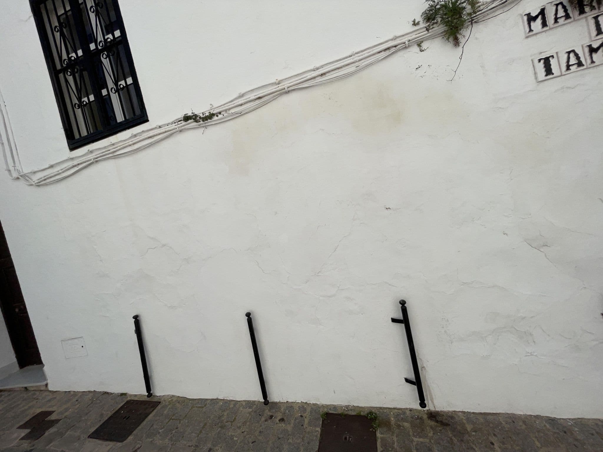 Street view near Casa Aura Hotel, Vejer de la Frontera — © seraq (CC BY-SA · Mapillary)