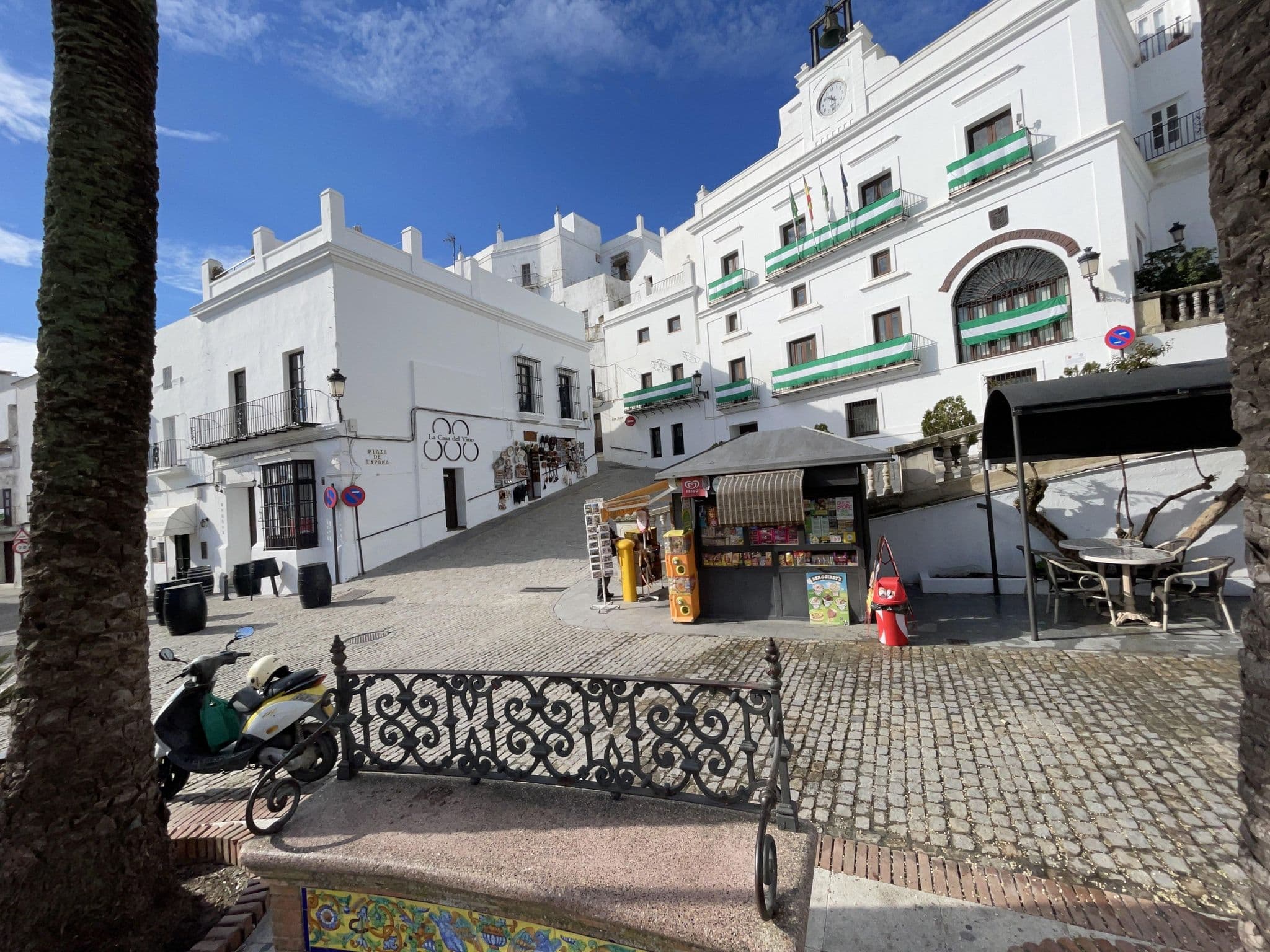 Street view near Hotel Las Palmeras del Califa de Vejer, Vejer de la Frontera — © seraq (CC BY-SA · Mapillary)