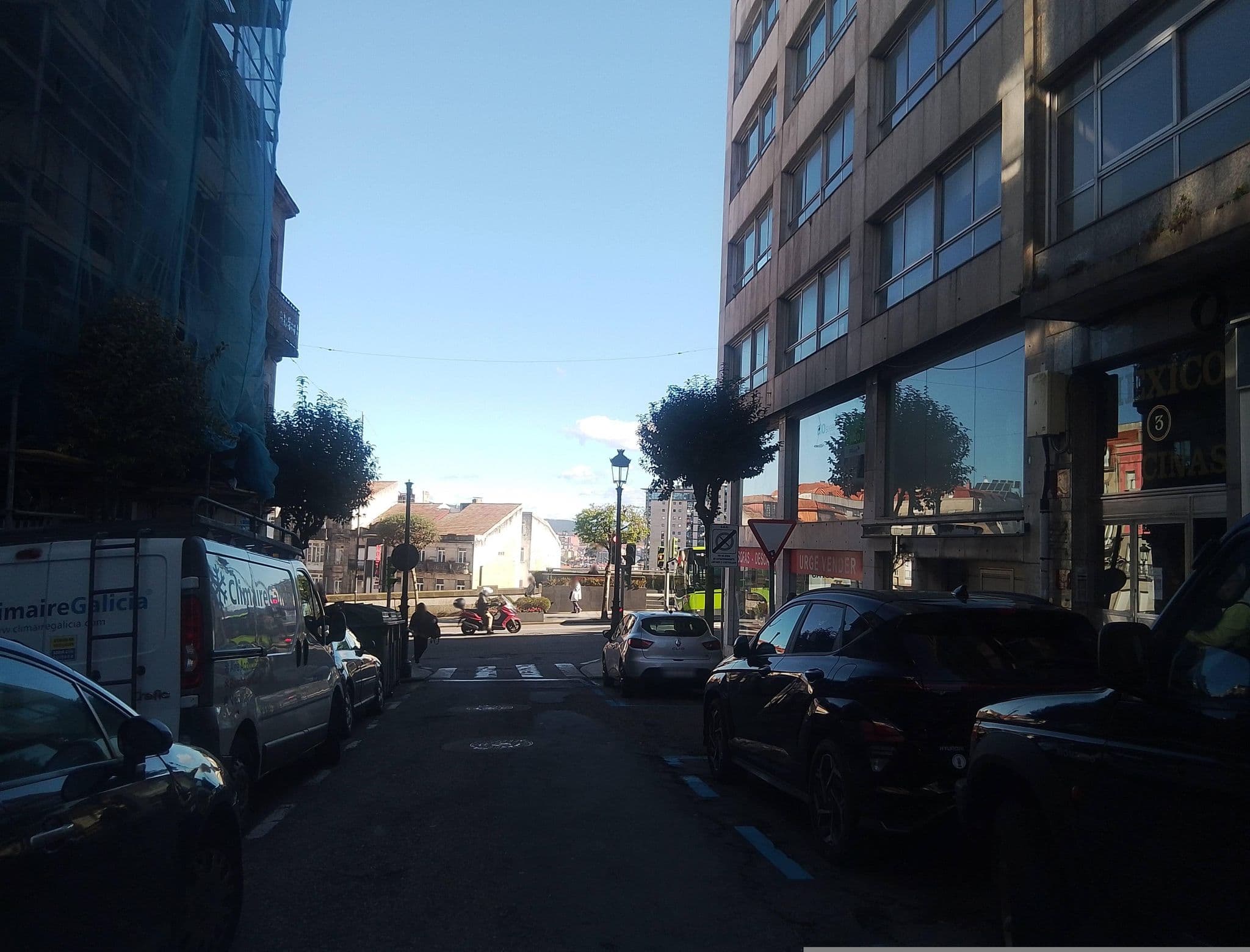 Street view near Hotel Casablanca, Vigo — © EAPI (CC BY-SA · Mapillary)