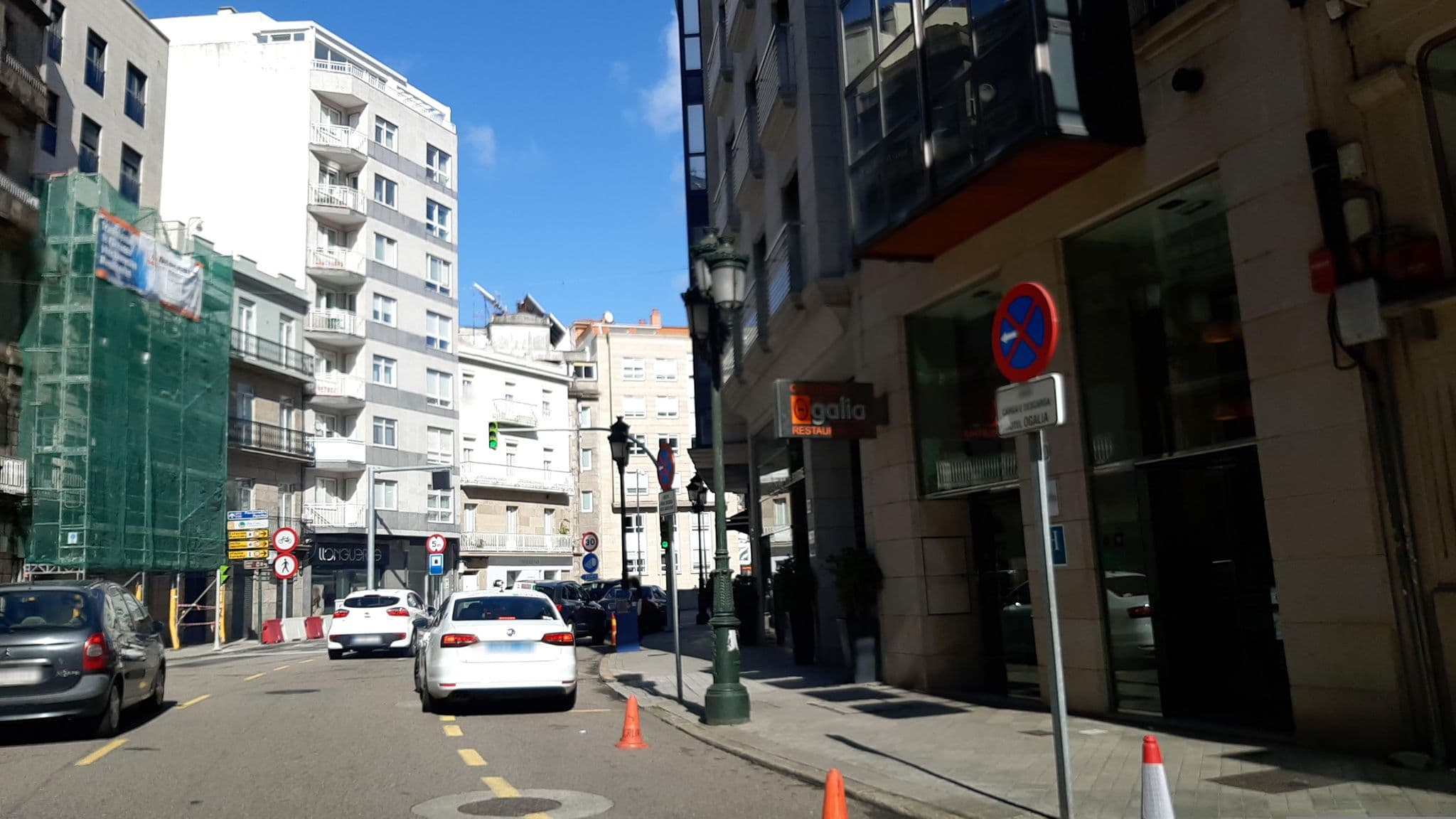 Street view near U-Hotel Ogalia, Vigo — © lolailo (CC BY-SA · Mapillary)