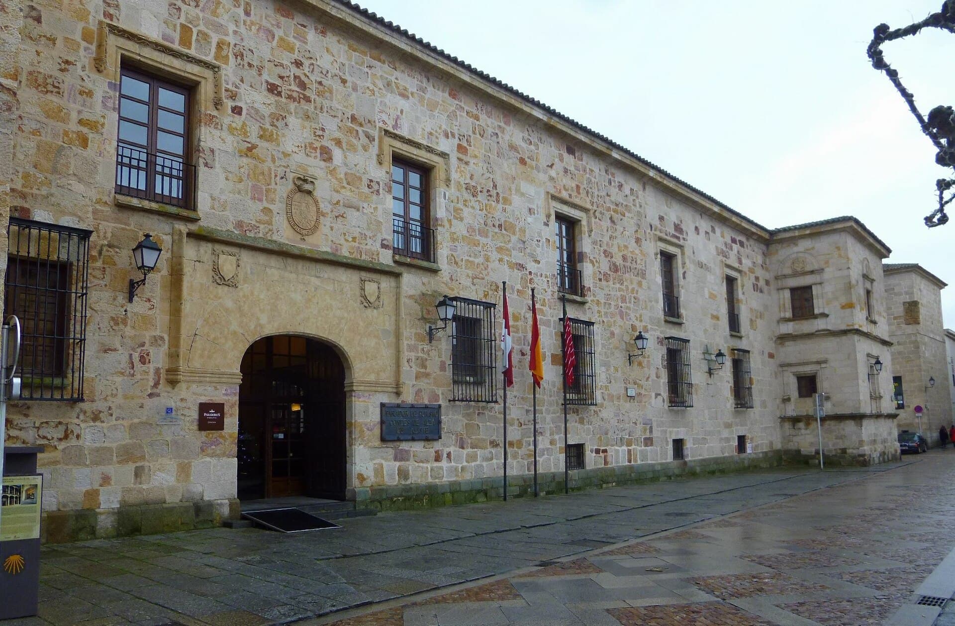 Parador de Zamora (via Wikimedia Commons, CC0)