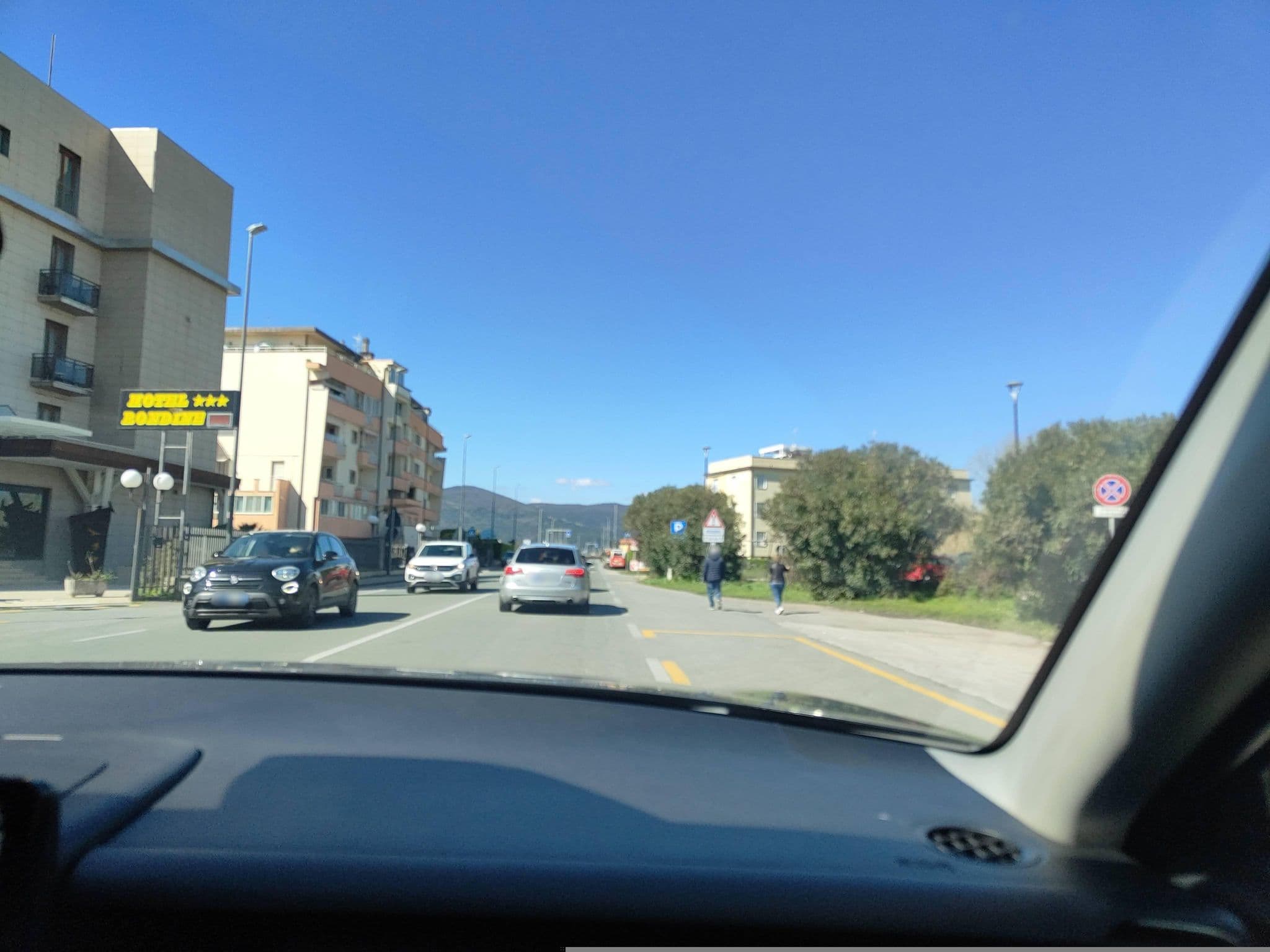 Street view near Hotel Rondine Albergo, Marina di Carrara — © omfg_notpr (CC BY-SA · Mapillary)