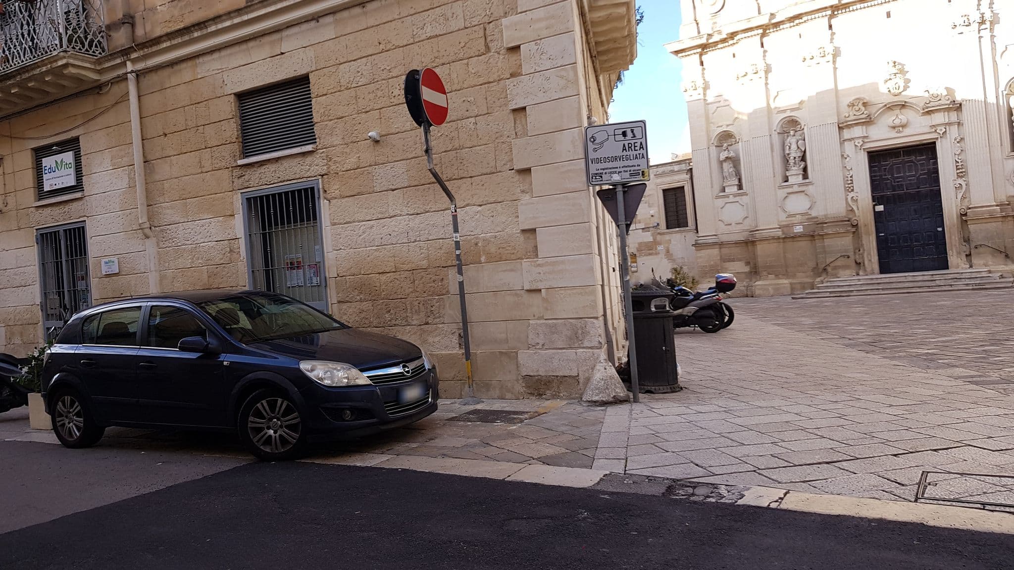 Street view near Palazzo Guido B&B, Lecce
