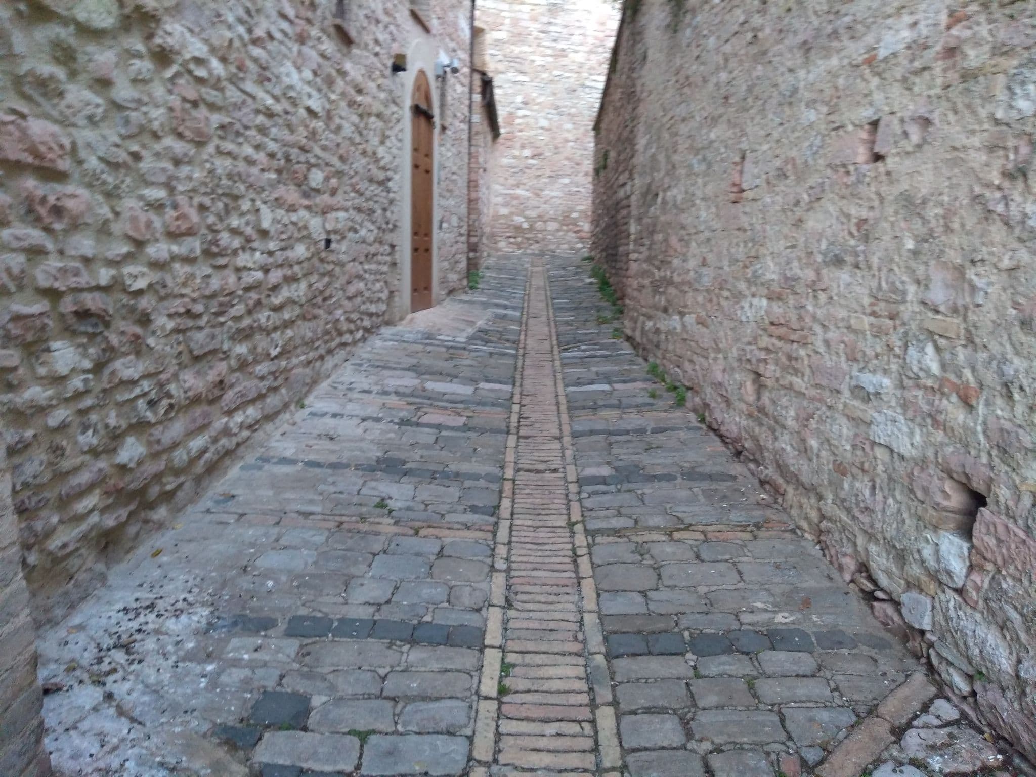 Street view near Roof Garden Rooms - Affittacamere nel centro storico di Assisi, Assisi — © mircozorzo (CC BY-SA · Mapillary)