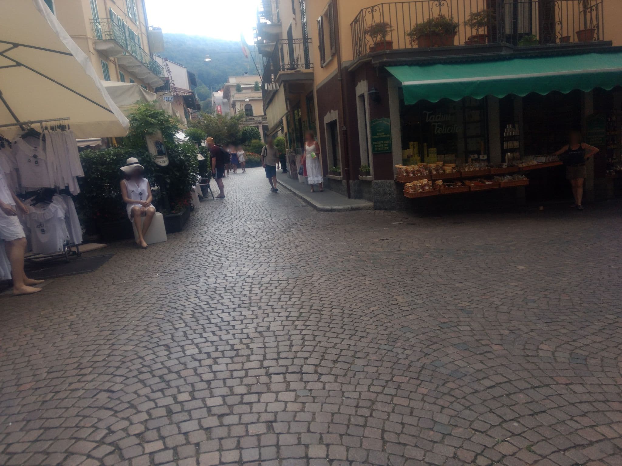 Street view near Cavour 30 TRE, Stresa — © mapeadora (CC BY-SA · Mapillary)