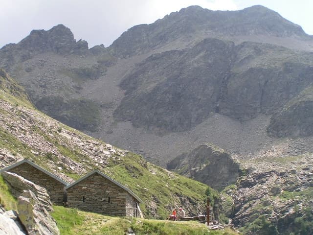 Rifugio d'Örz (via Wikimedia Commons, CC BY-SA 3.0)
