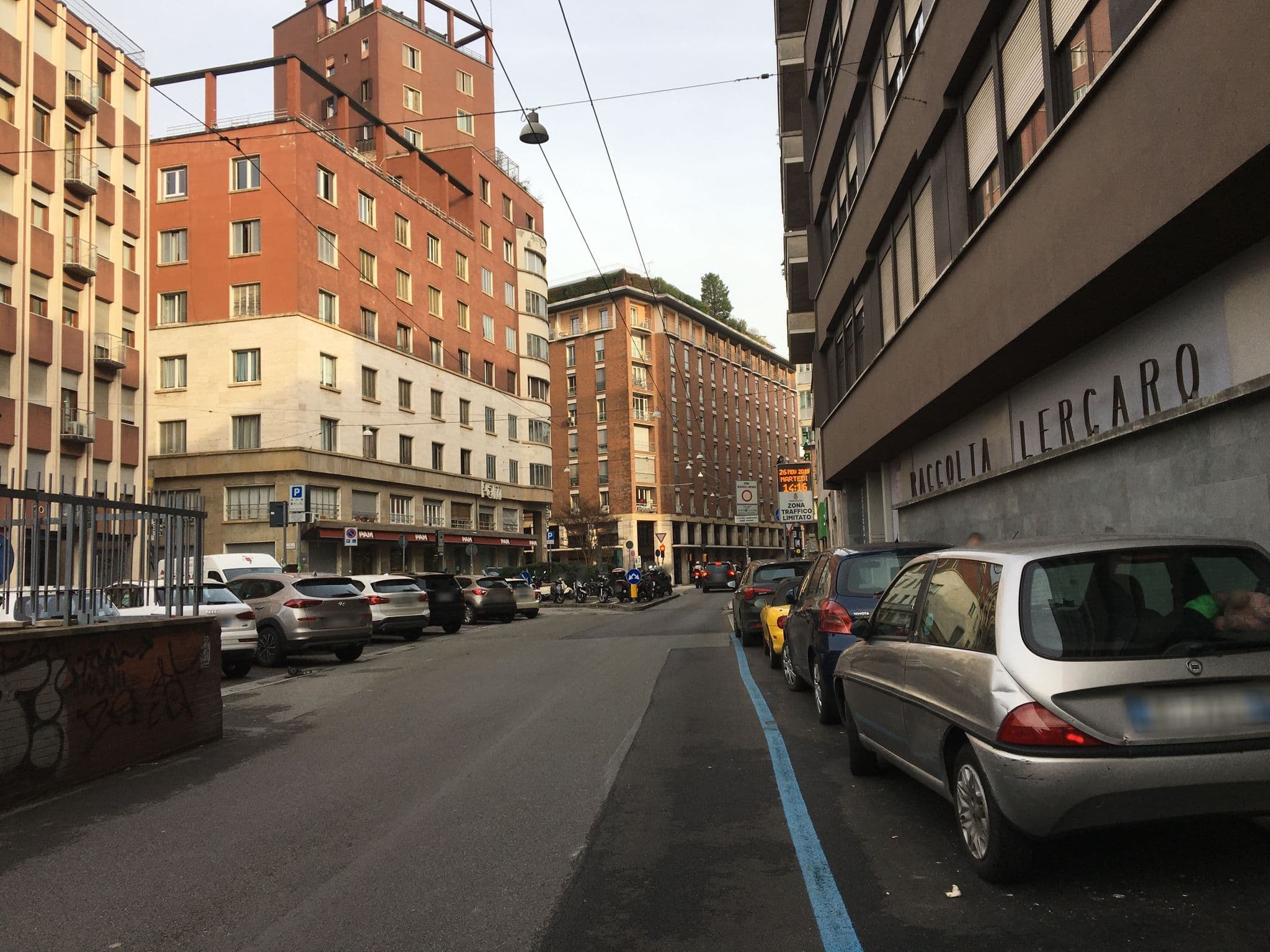 Street view near ResArt Iacomus, Bologna