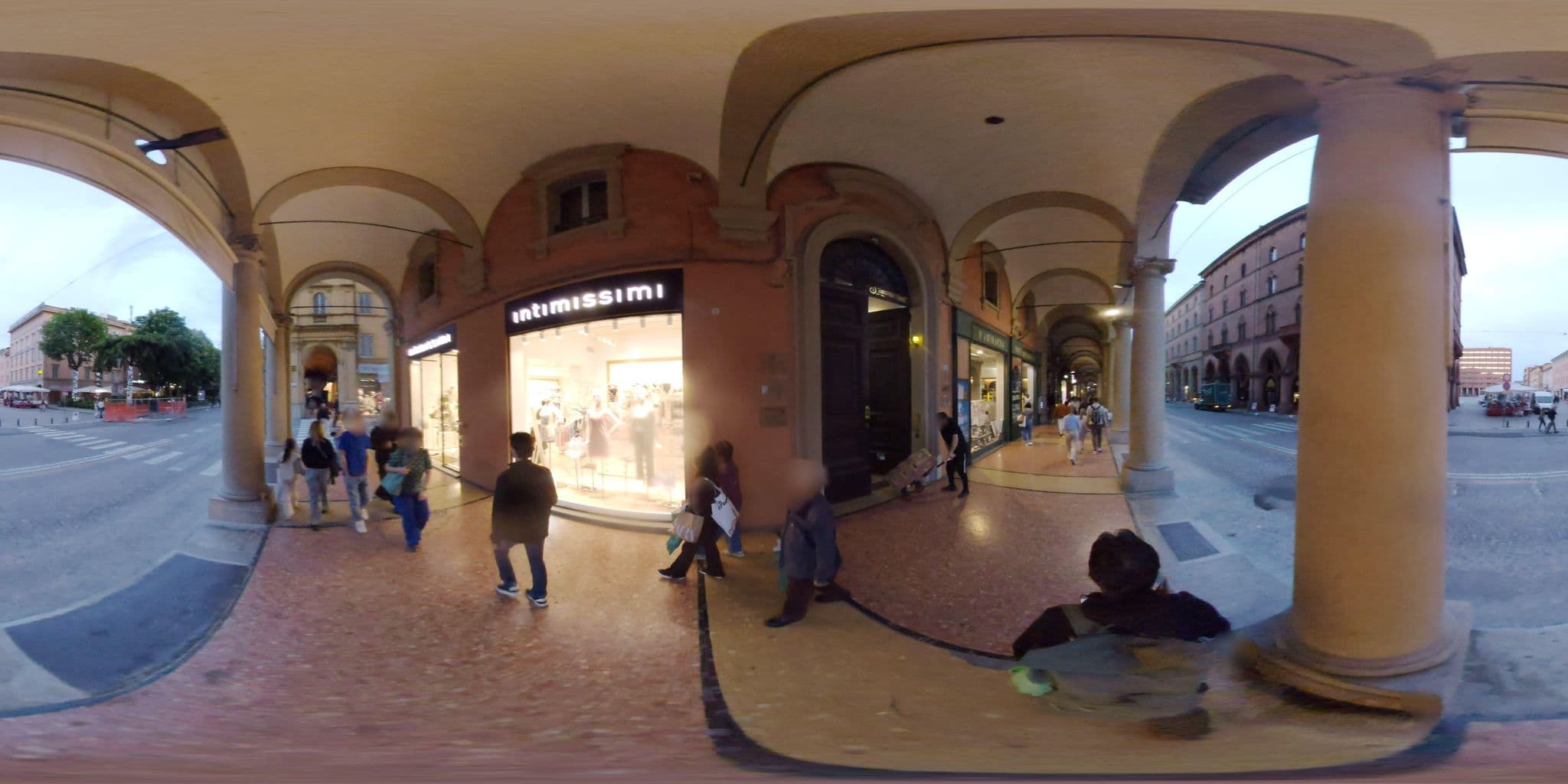Street view near Zanhotel Regina, Bologna