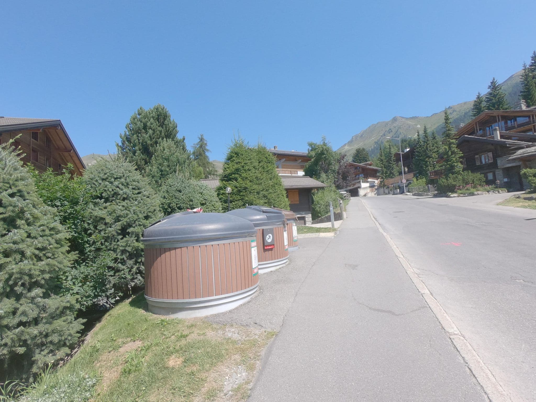 Street view near La Barmettaz, Verbier