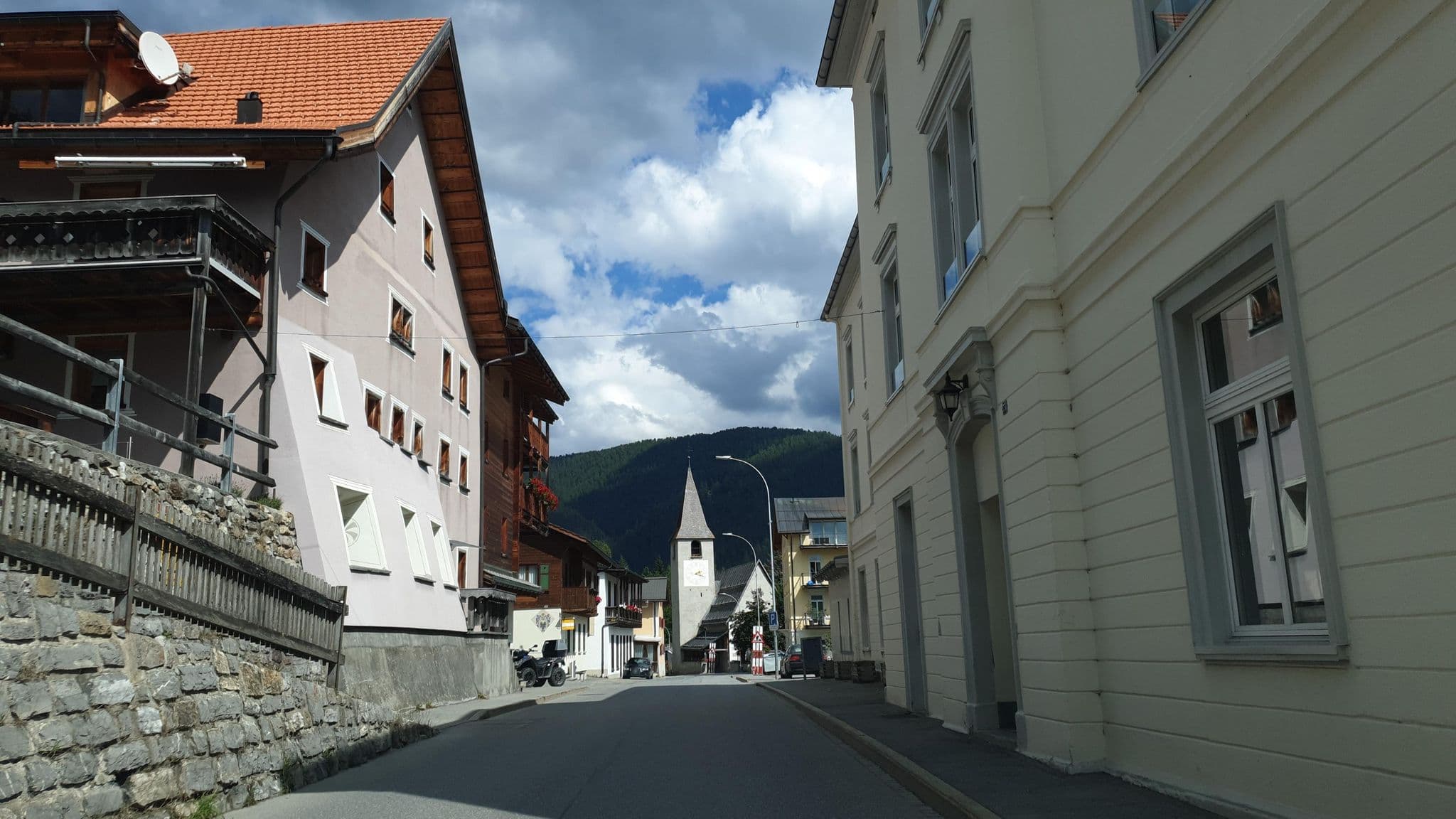Street view near Hotel Bellevue Wiesen, Arosa — © jopparn (CC BY-SA · Mapillary)