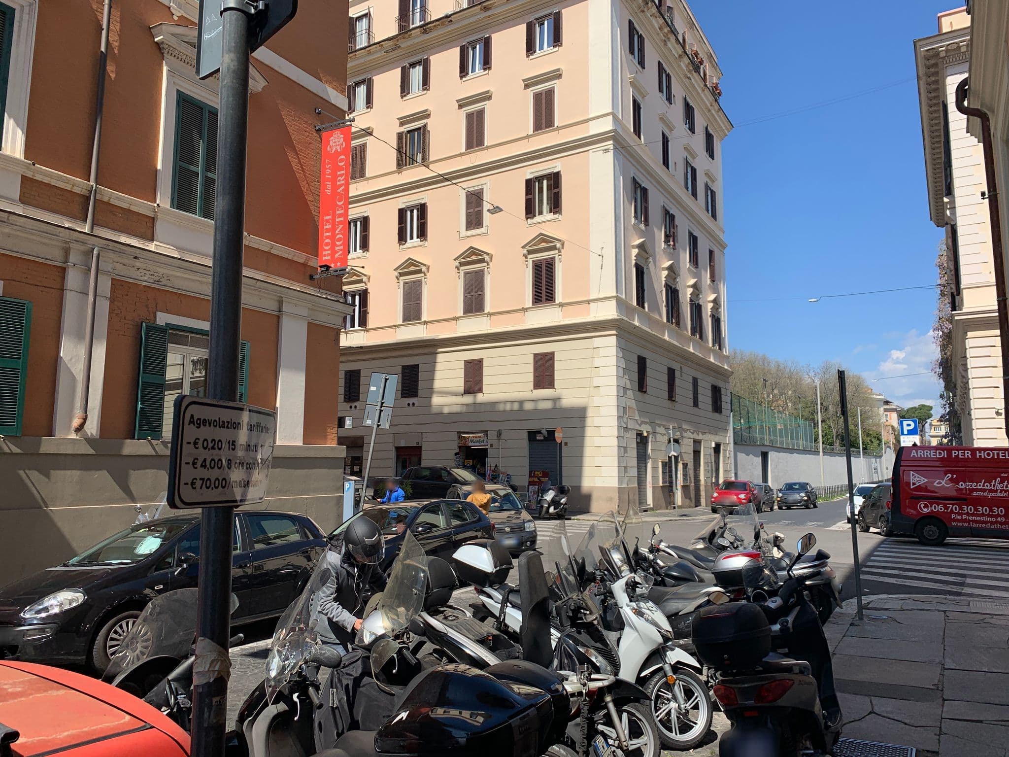 Street view near Hotel Montecarlo Roma, Castro Pretorio