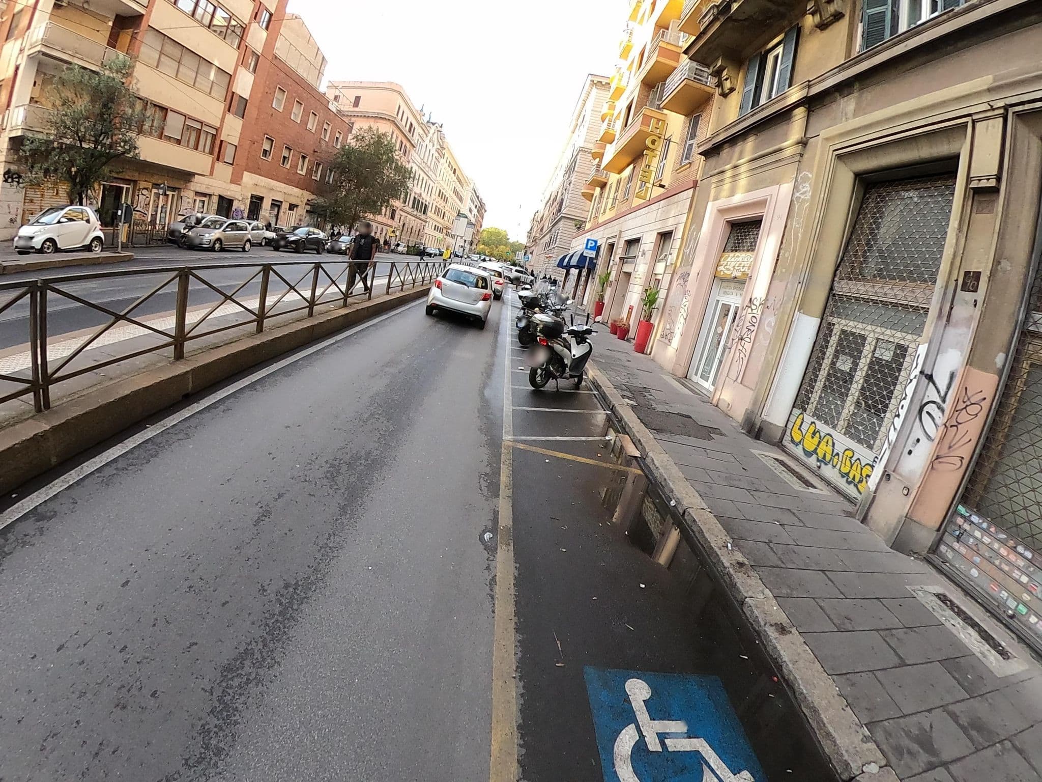 Street view near Hotel Principe Eugenio, Rome — © alesarrett (CC BY-SA · Mapillary)