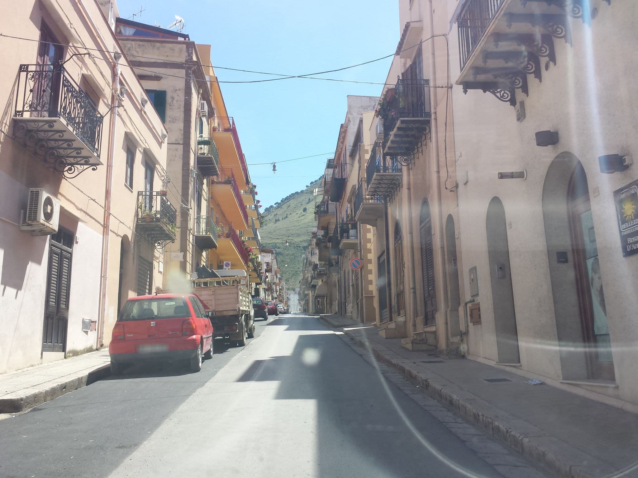 Street view near Rose apartment Holiday home del golfo 2, Castellammare del Golfo — © aborruso (CC BY-SA · Mapillary)