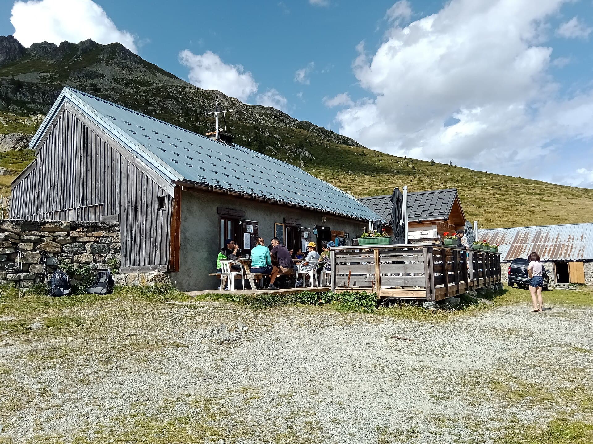 Refuge de Loriaz (via Wikimedia Commons, CC BY-SA 4.0)