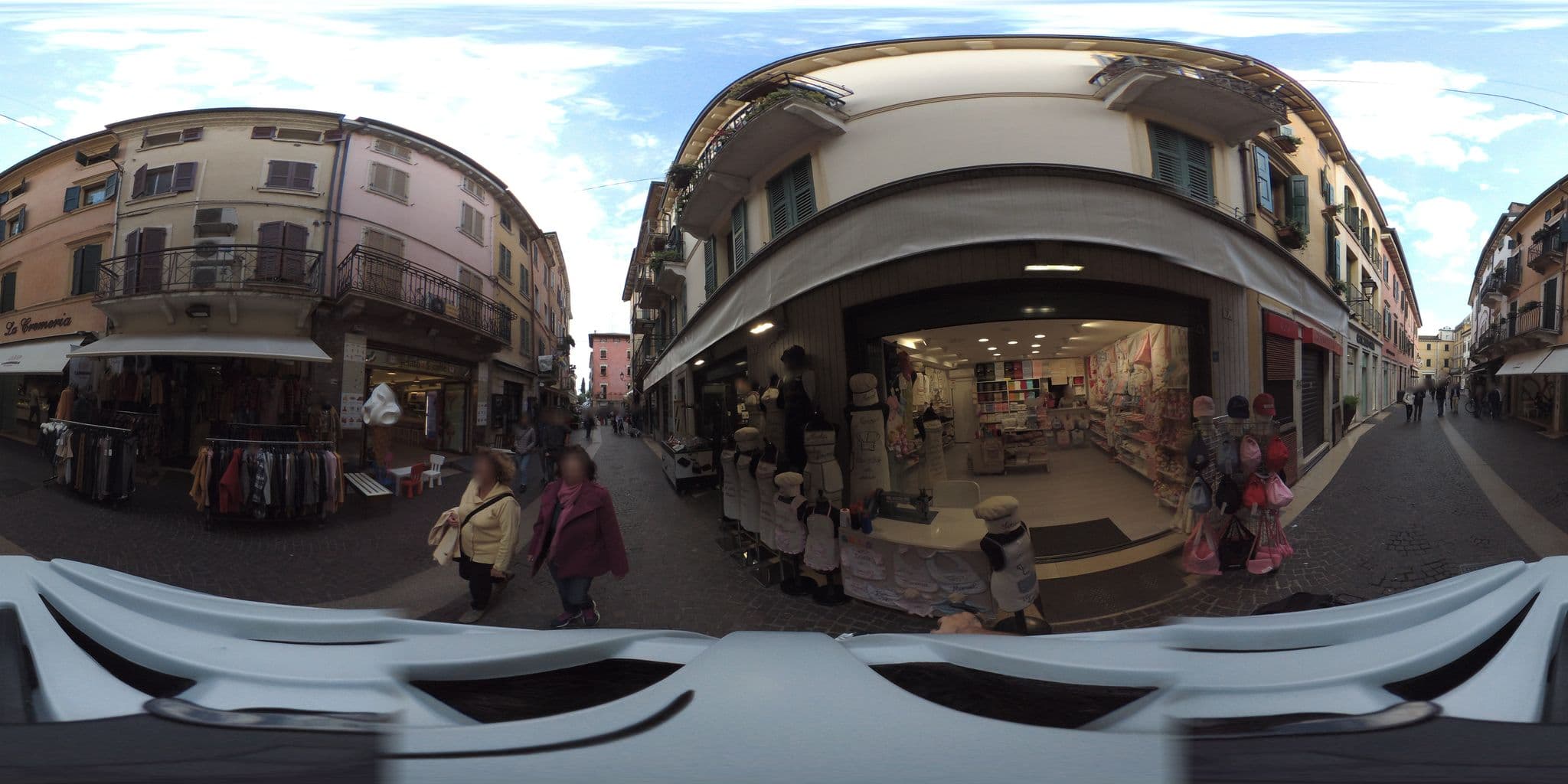 Street view near Hotel Bell'Arrivo - Hotel Peschiera del Garda, Peschiera del Garda — © giubar (CC BY-SA · Mapillary)
