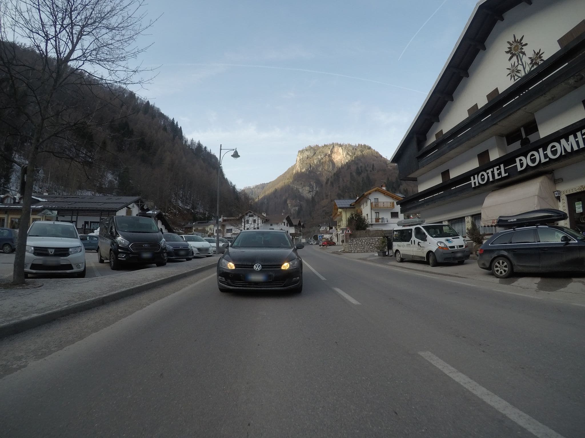Street view near Albergo Dolomiti, Cencenighe Agordino — © chrisbeddow (CC BY-SA · Mapillary)