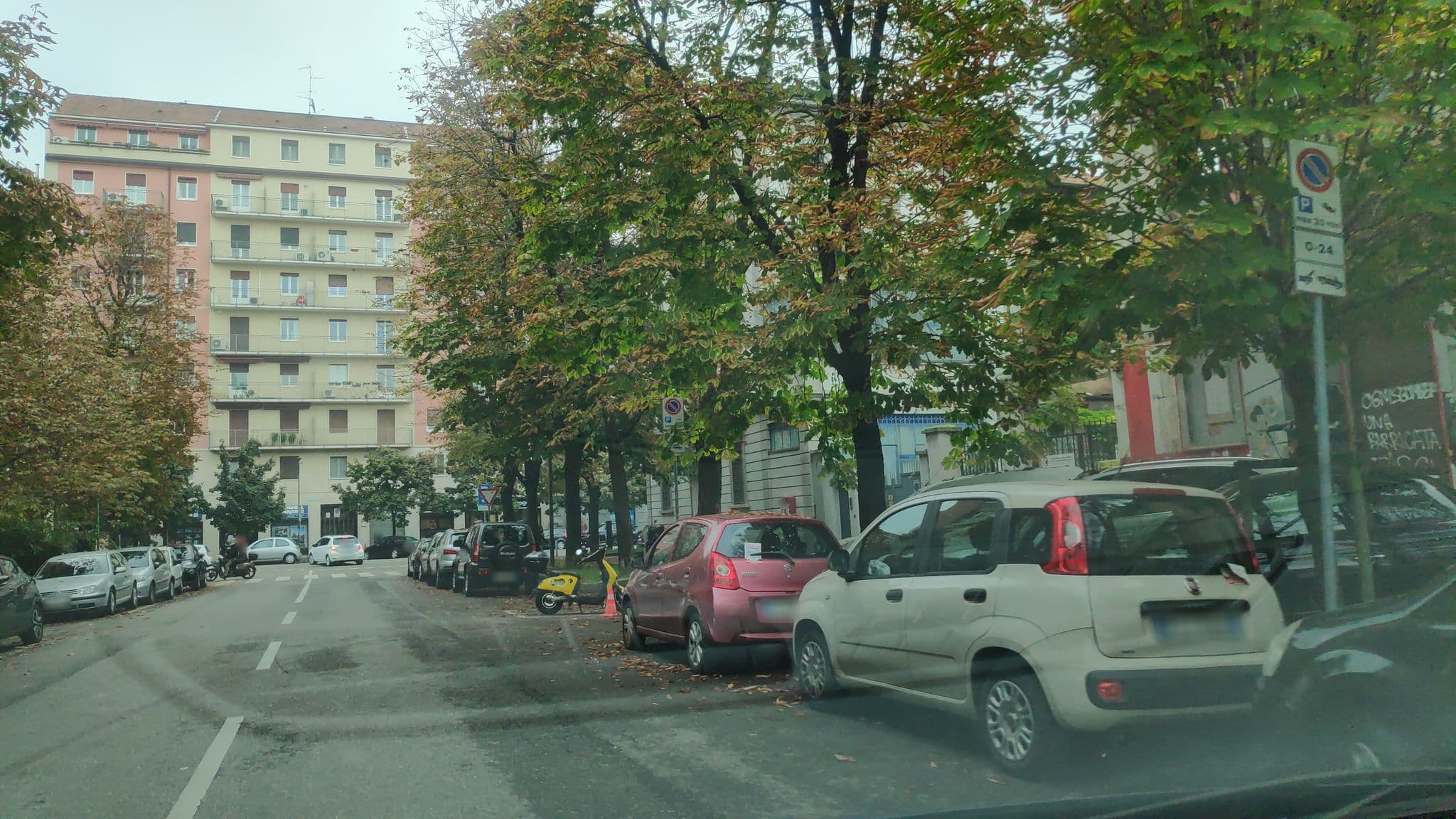 Street view near Boutique Hotel Calais Milano, Chinatown — © marcuscalabresus (CC BY-SA · Mapillary)
