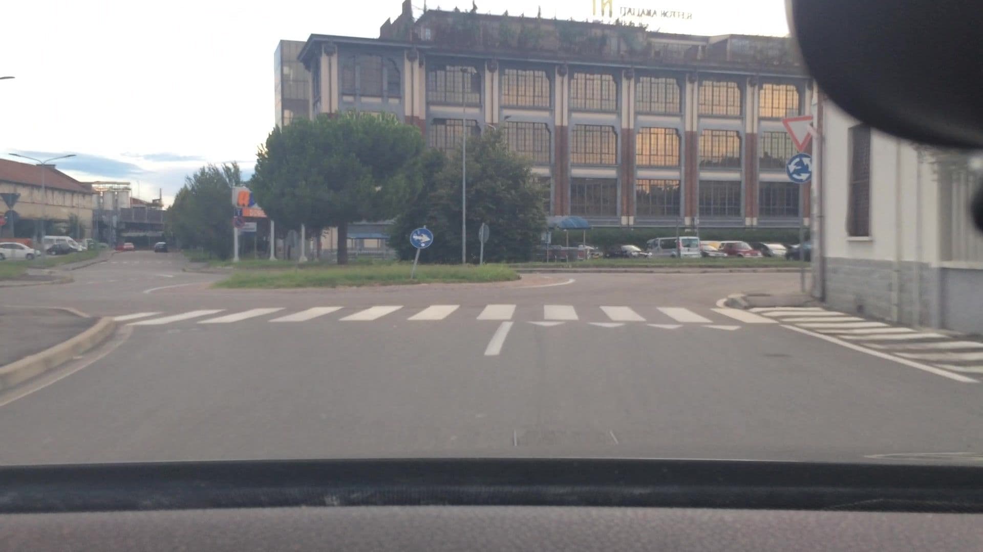 Street view near AB&B LEONARDO, Rho — © lvl5 (CC BY-SA · Mapillary)