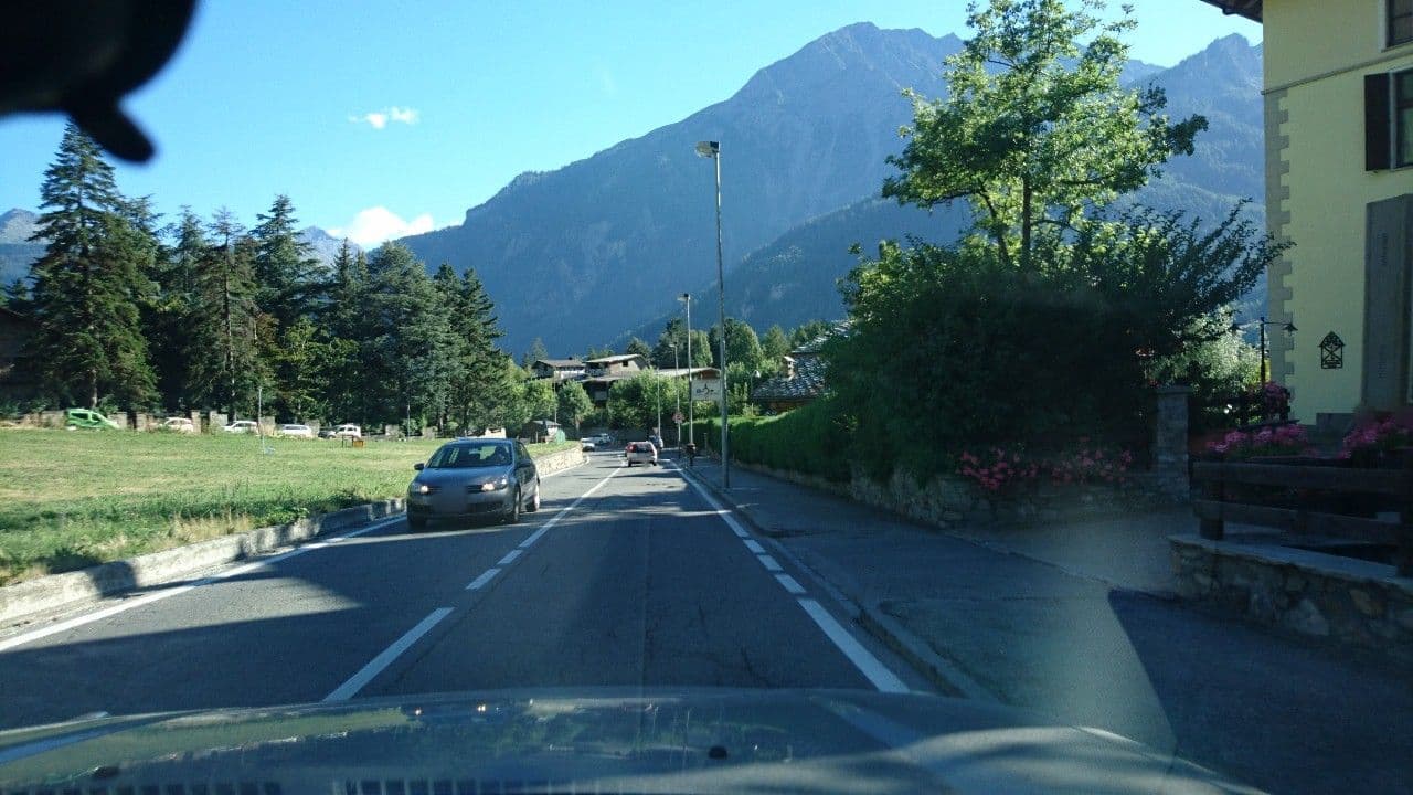 Street view near Villa Novecento Romantic Hotel - Estella Hotel Collection & Experience, Courmayeur — © voschix (CC BY-SA · Mapillary)