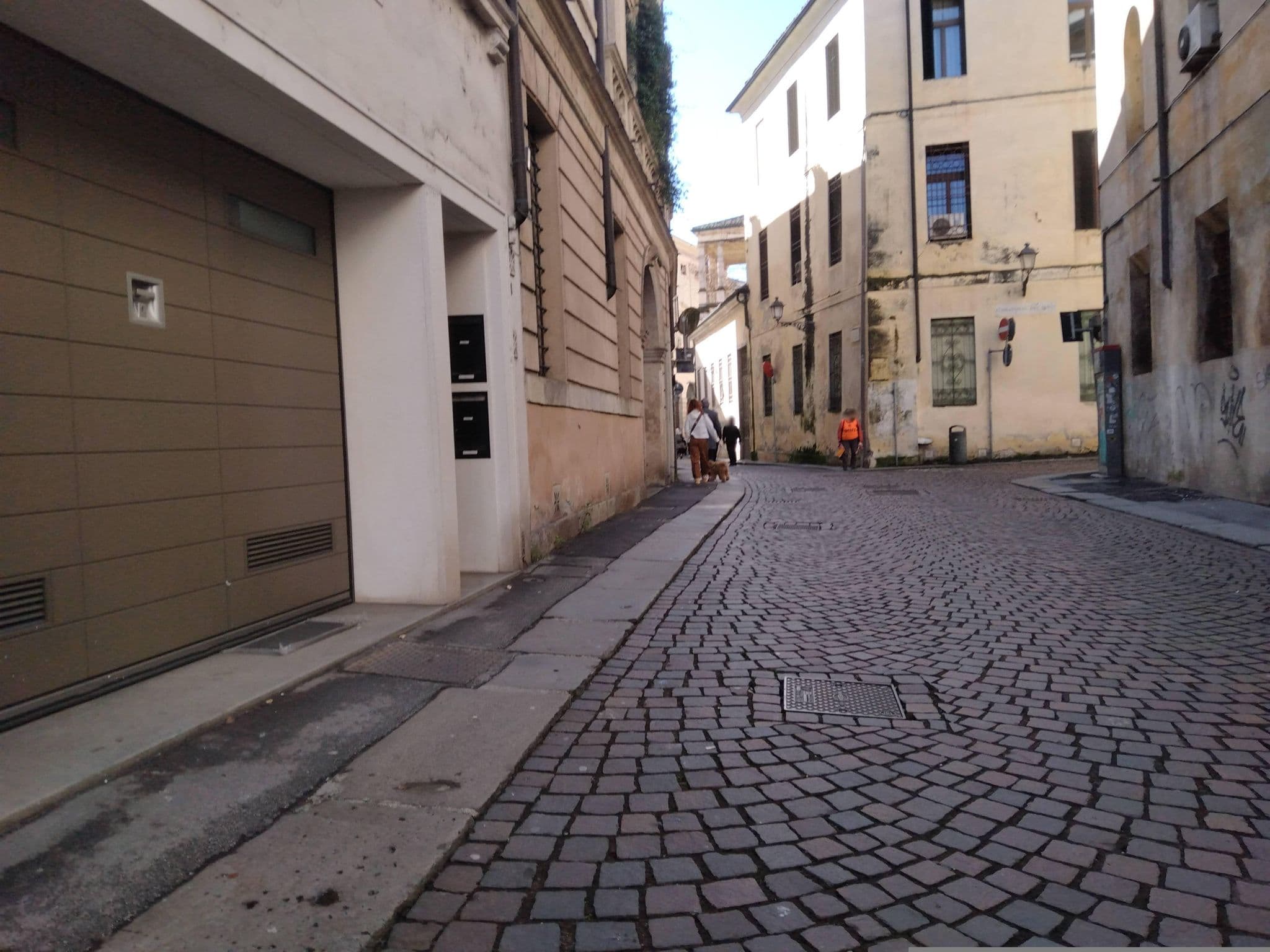 Street view near Hotel Palladio, Vicenza — © mircozorzo (CC BY-SA · Mapillary)