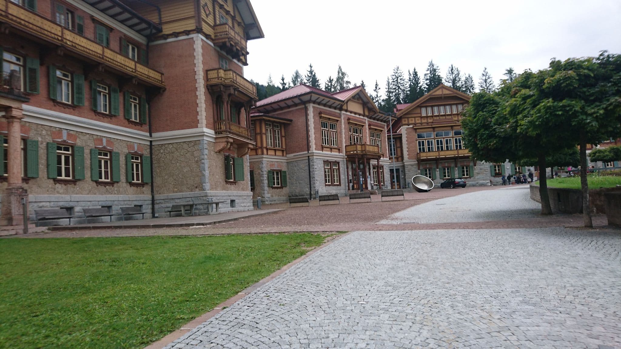 Street view near Guesthouse del Centro Culturale Euregio Gustav Mahler, Dobbiaco — © voschix (CC BY-SA · Mapillary)