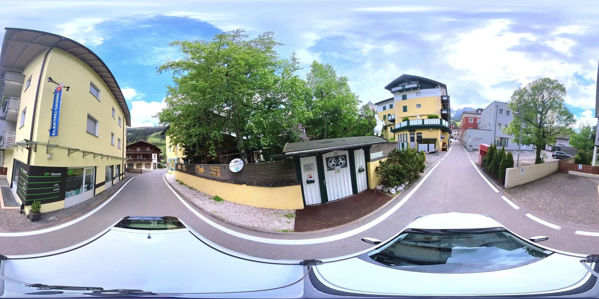 Street view near Hotel Cavallino Bianco, San Candido — © osmplus_org (CC BY-SA · Mapillary)