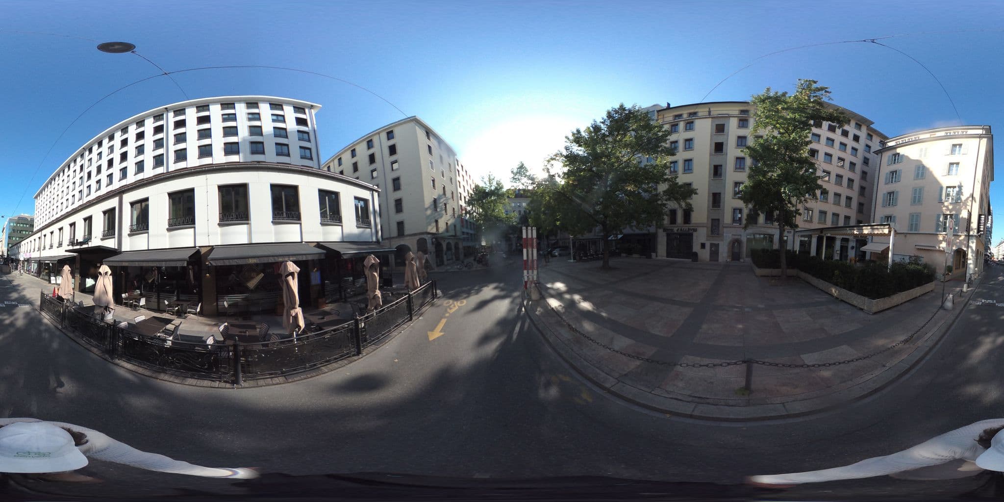 Street view near Hôtel d'Allèves, Geneva — © geovelo (CC BY-SA · Mapillary)