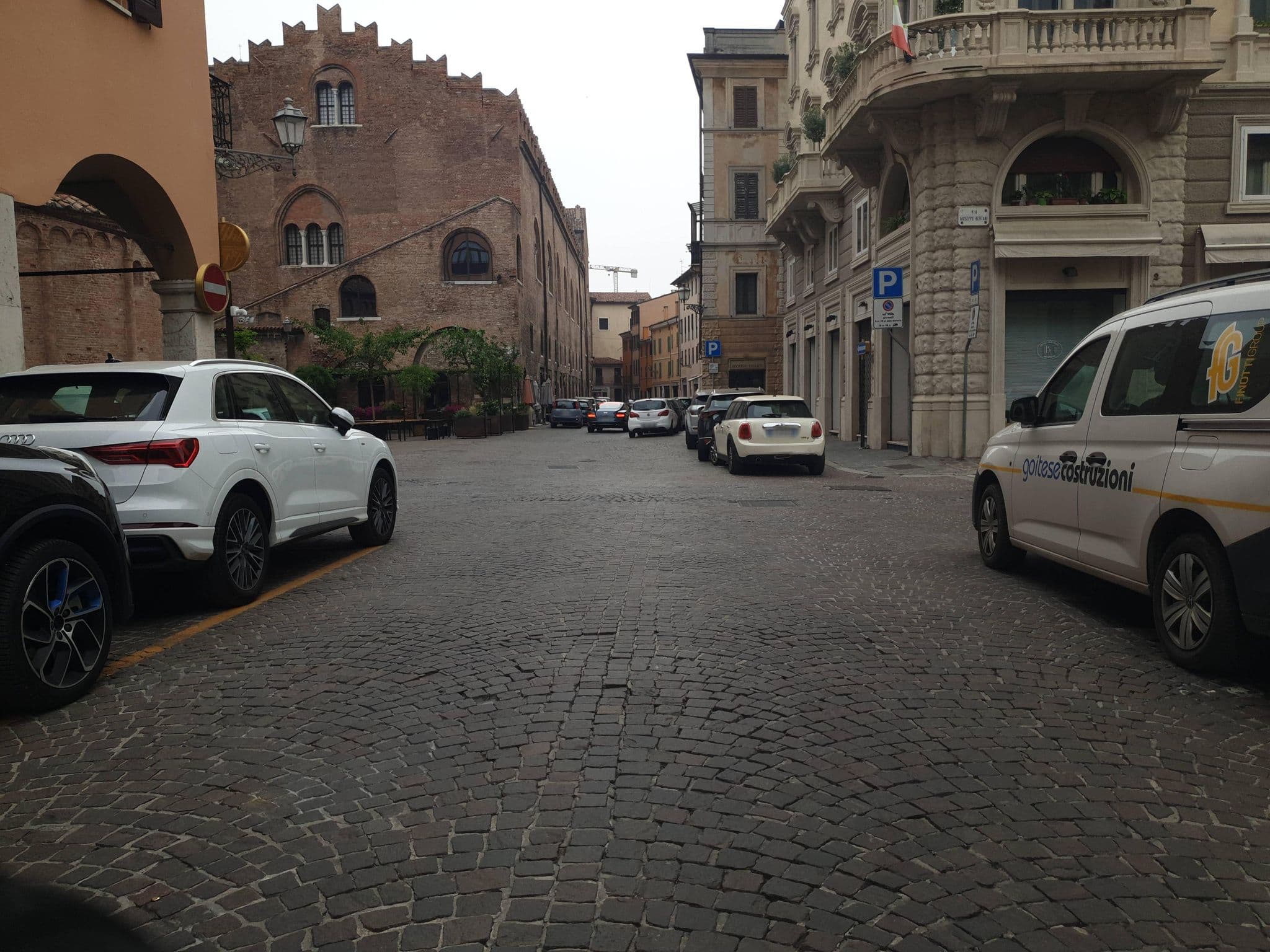 Street view near GRAND HOTEL SAN LORENZO, Mantua — © voschix (CC BY-SA · Mapillary)