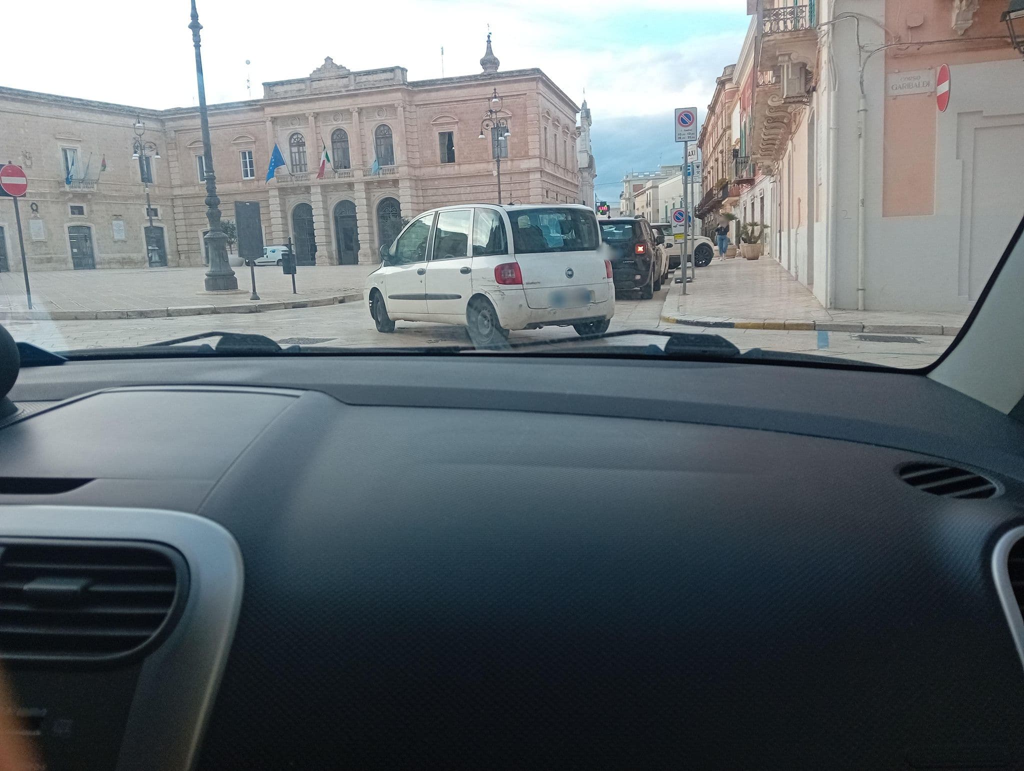 Street view near Palazzina Alchimia, Fasano — © pienzoo (CC BY-SA · Mapillary)