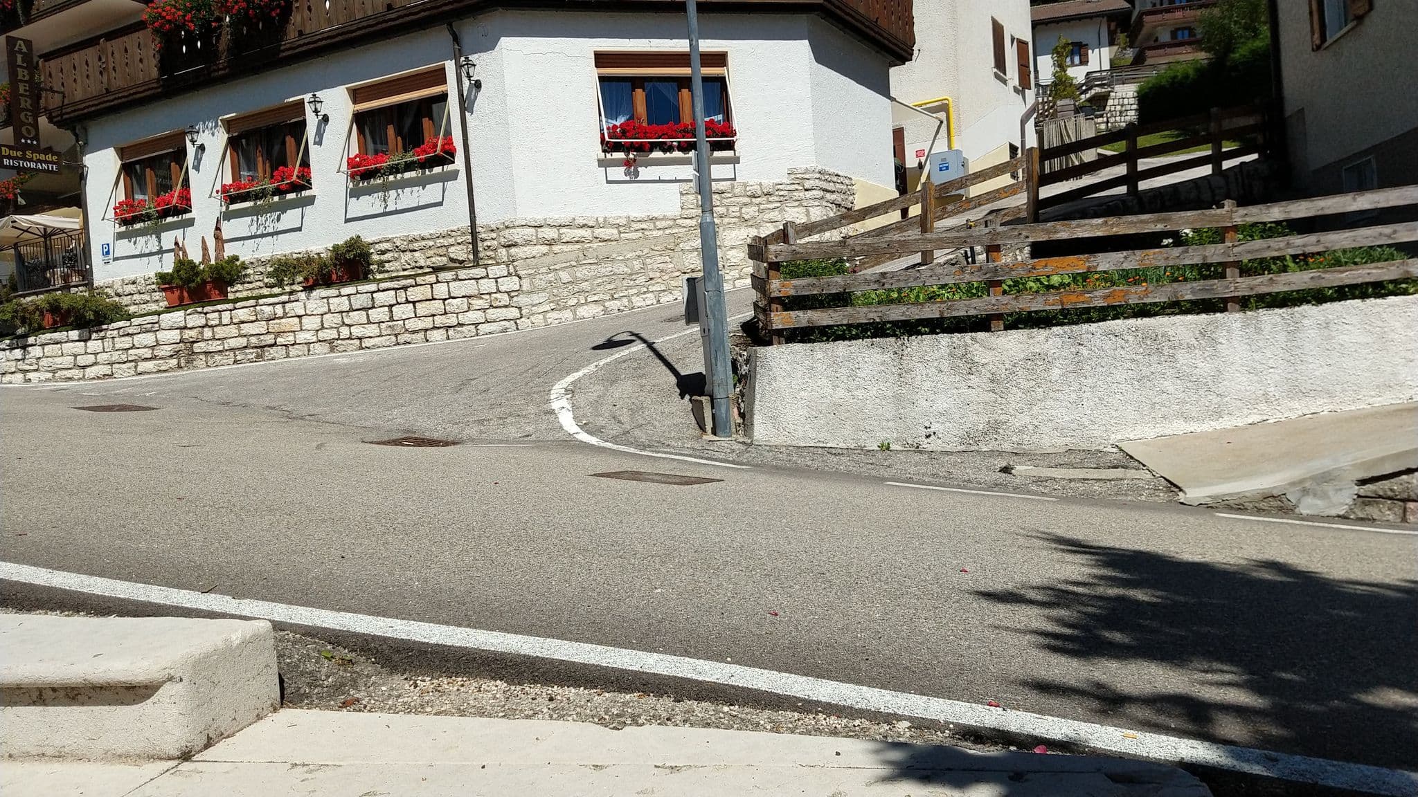 Street view near Alle Due Spade, Folgaria — © alibaba99 (CC BY-SA · Mapillary)