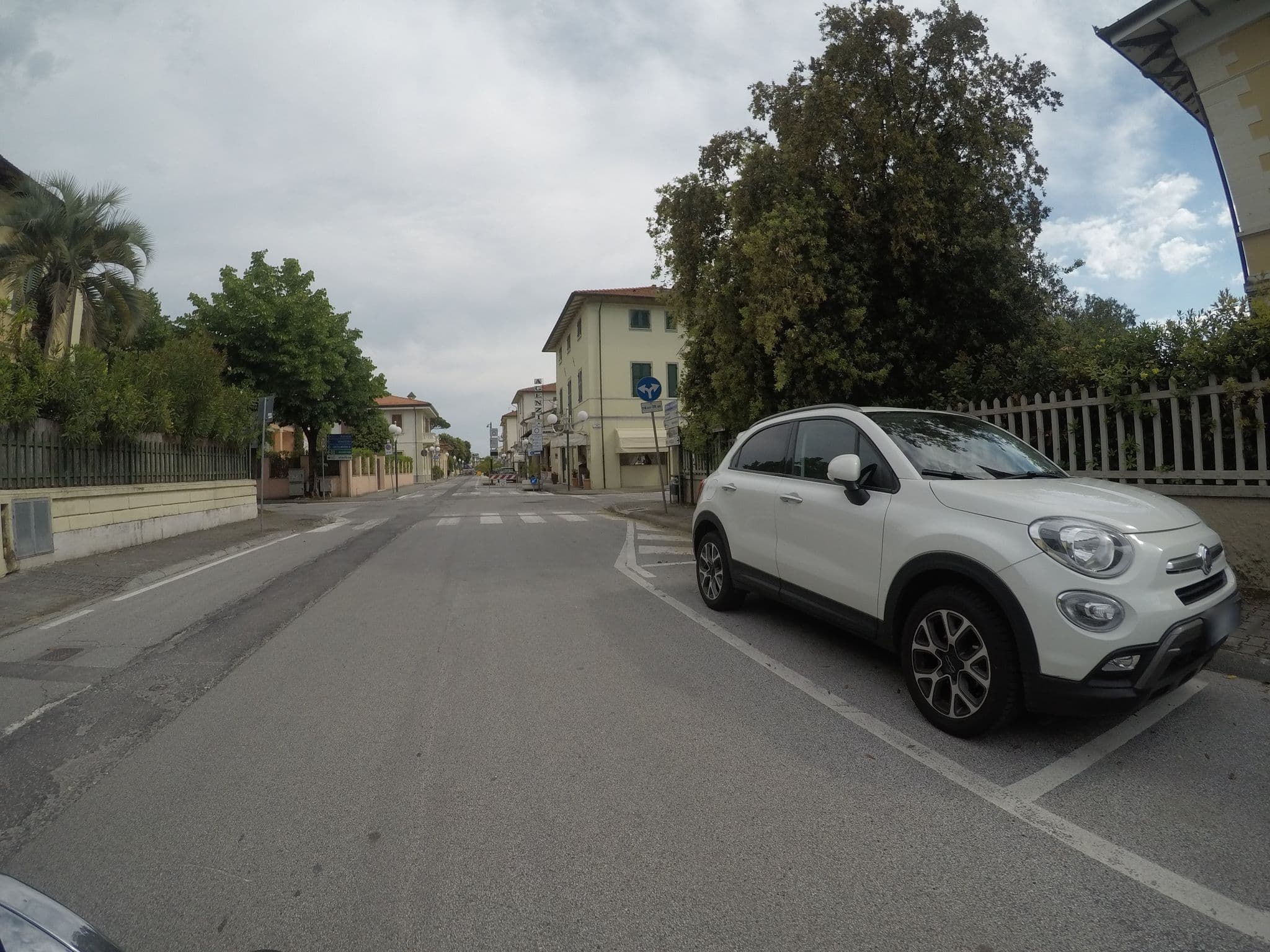 Street view near Hotel Raffaelli Villa Angela Forte dei Marmi, Forte dei Marmi — © cxc (CC BY-SA · Mapillary)