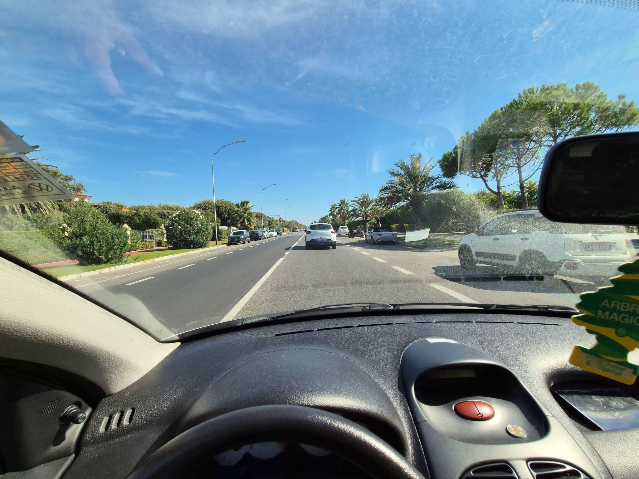 Street view near Hotel Byron, Forte dei Marmi — © omfg_notpr (CC BY-SA · Mapillary)