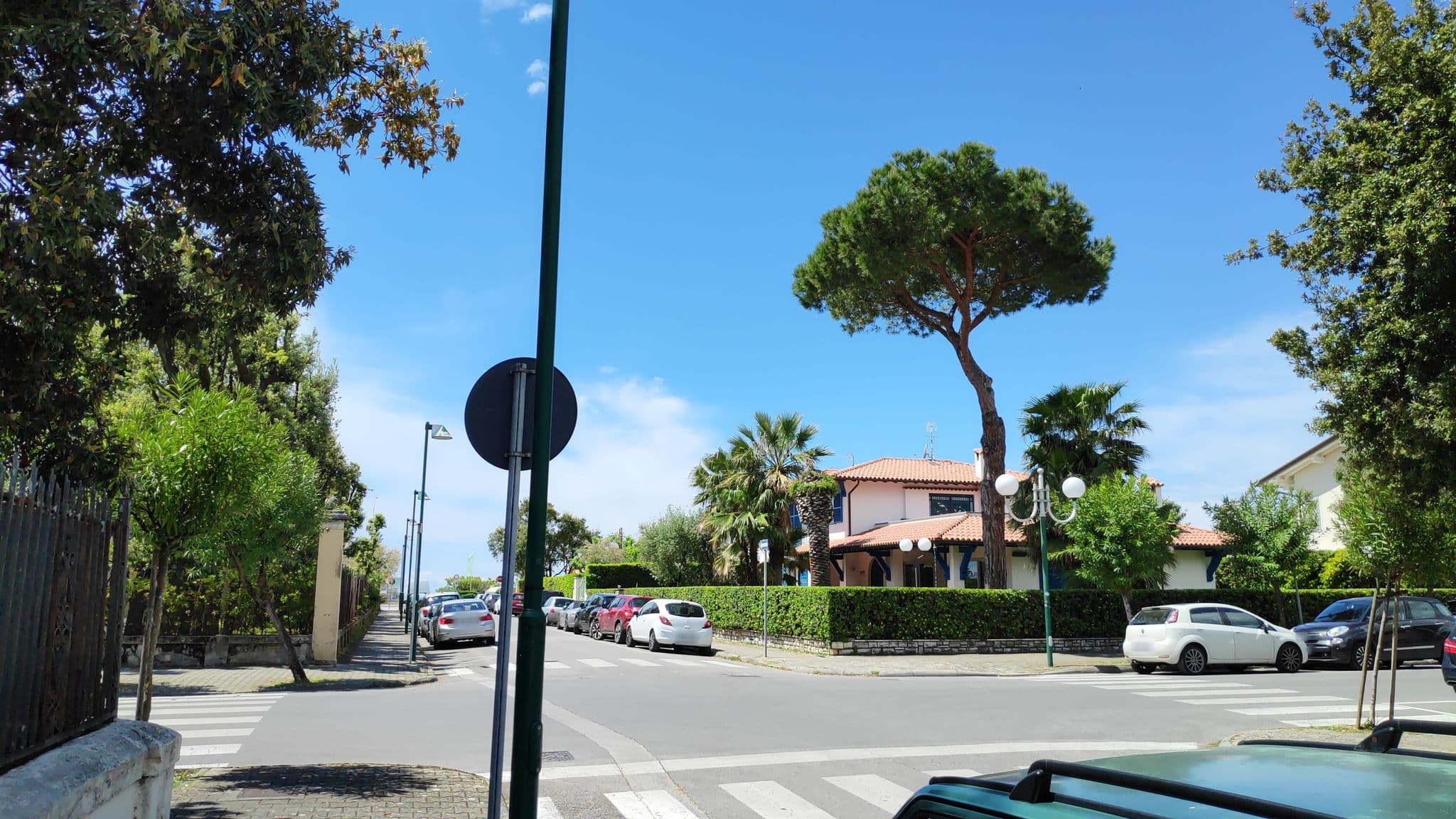 Street view near Albergo Gradita, Forte dei Marmi — © marcuscalabresus (CC BY-SA · Mapillary)