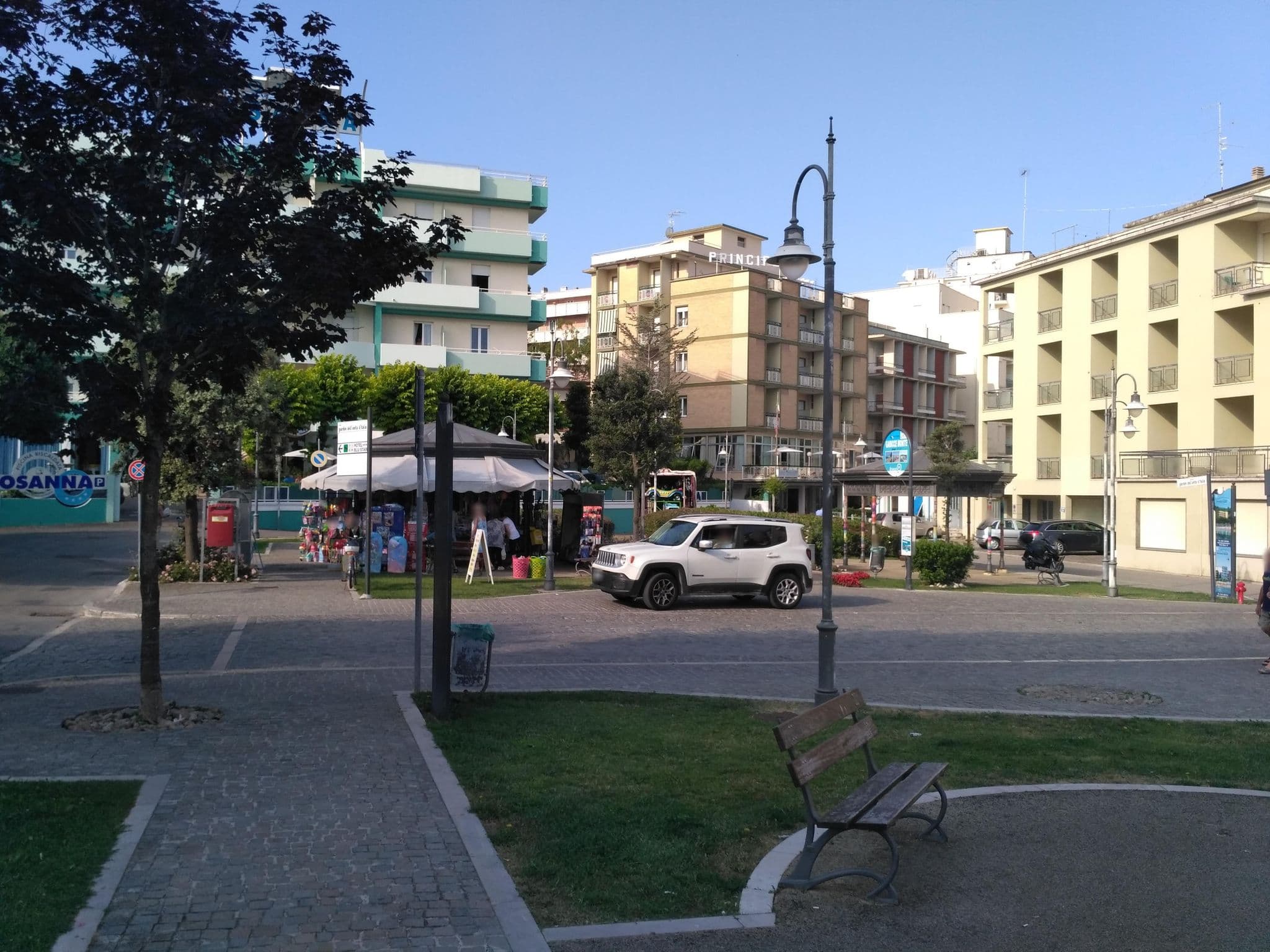 Street view near Hotel Bellavista, Gabicce Mare — © folini (CC BY-SA · Mapillary)