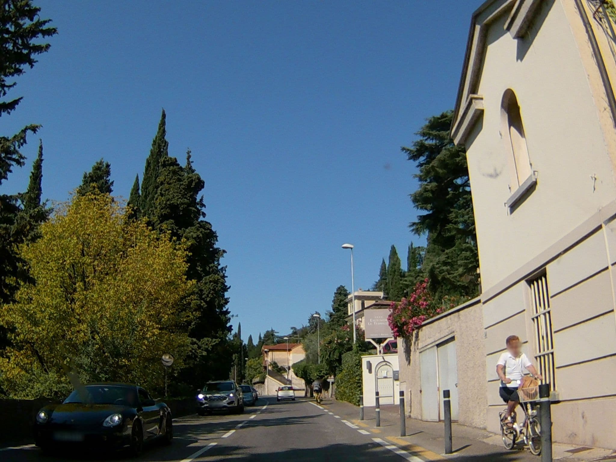 Street view near Hotel Excelsior Le Terrazze, Garda — © endszbrxns (CC BY-SA · Mapillary)