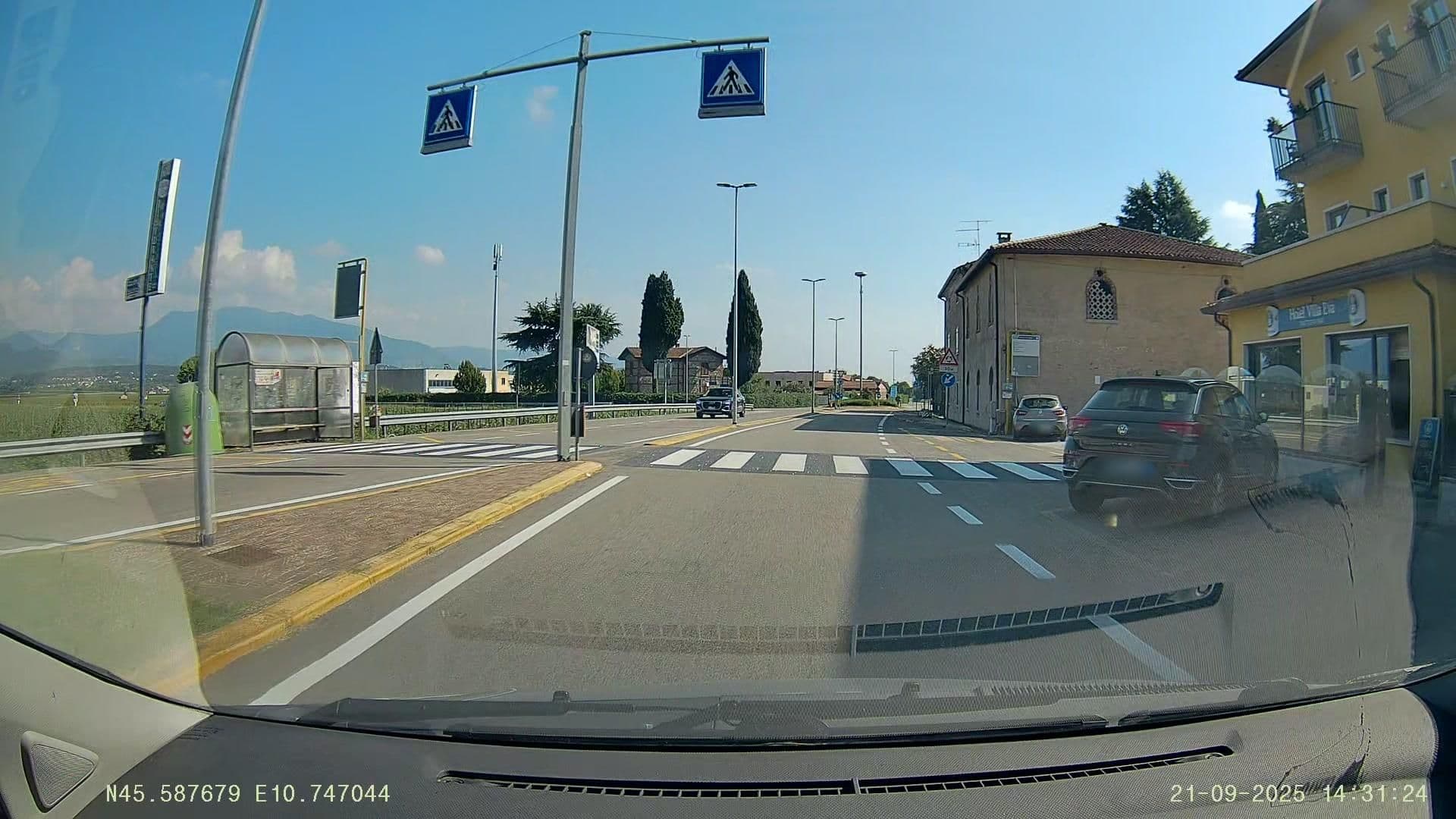 Street view near Villa Eva albergo ristorante, Garda — © Jacopo86 (CC BY-SA · Mapillary)