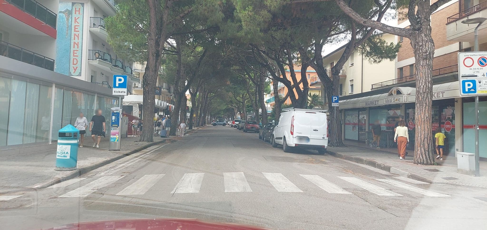Street view near Baia del Mar Beach Boutique Hotel, Lido di Jesolo