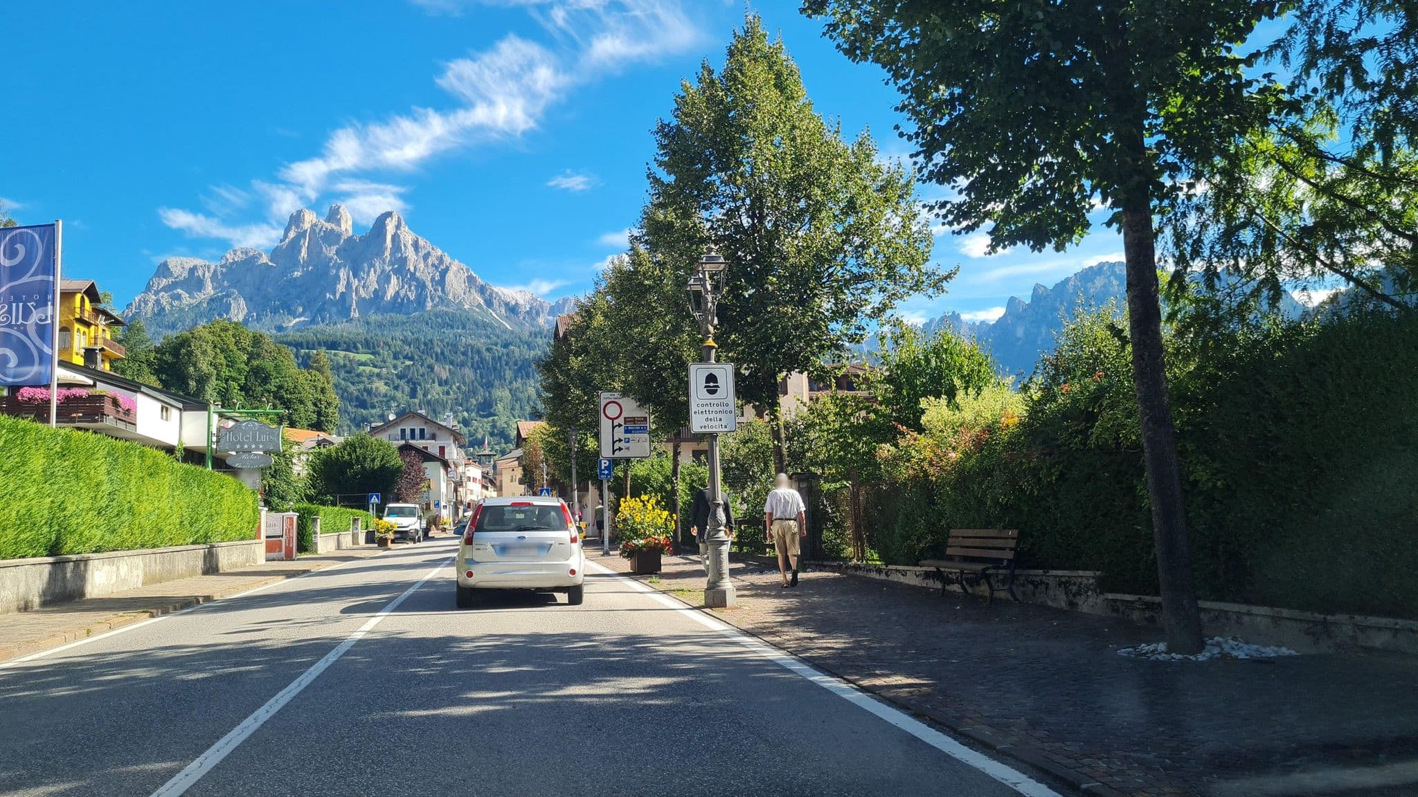 Street view near Hotel Luis di Tavernaro Mario & C Sas, Transacqua — © laniuscollurio (CC BY-SA · Mapillary)