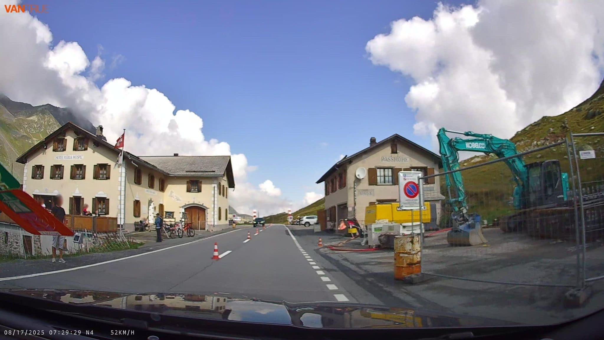 Street view near Passhotel Flüela Hospiz AG, Davos — © fcignat (CC BY-SA · Mapillary)